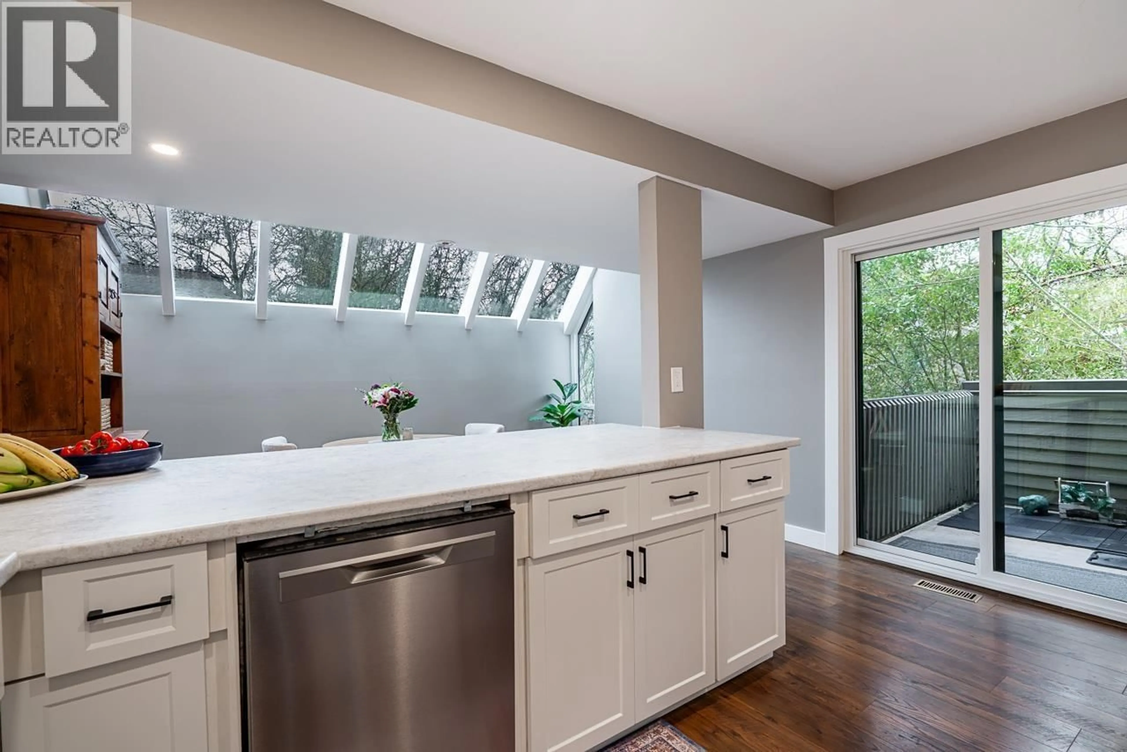 Contemporary kitchen, unknown for 8551 WILDERNESS COURT, Burnaby British Columbia V5A4B2