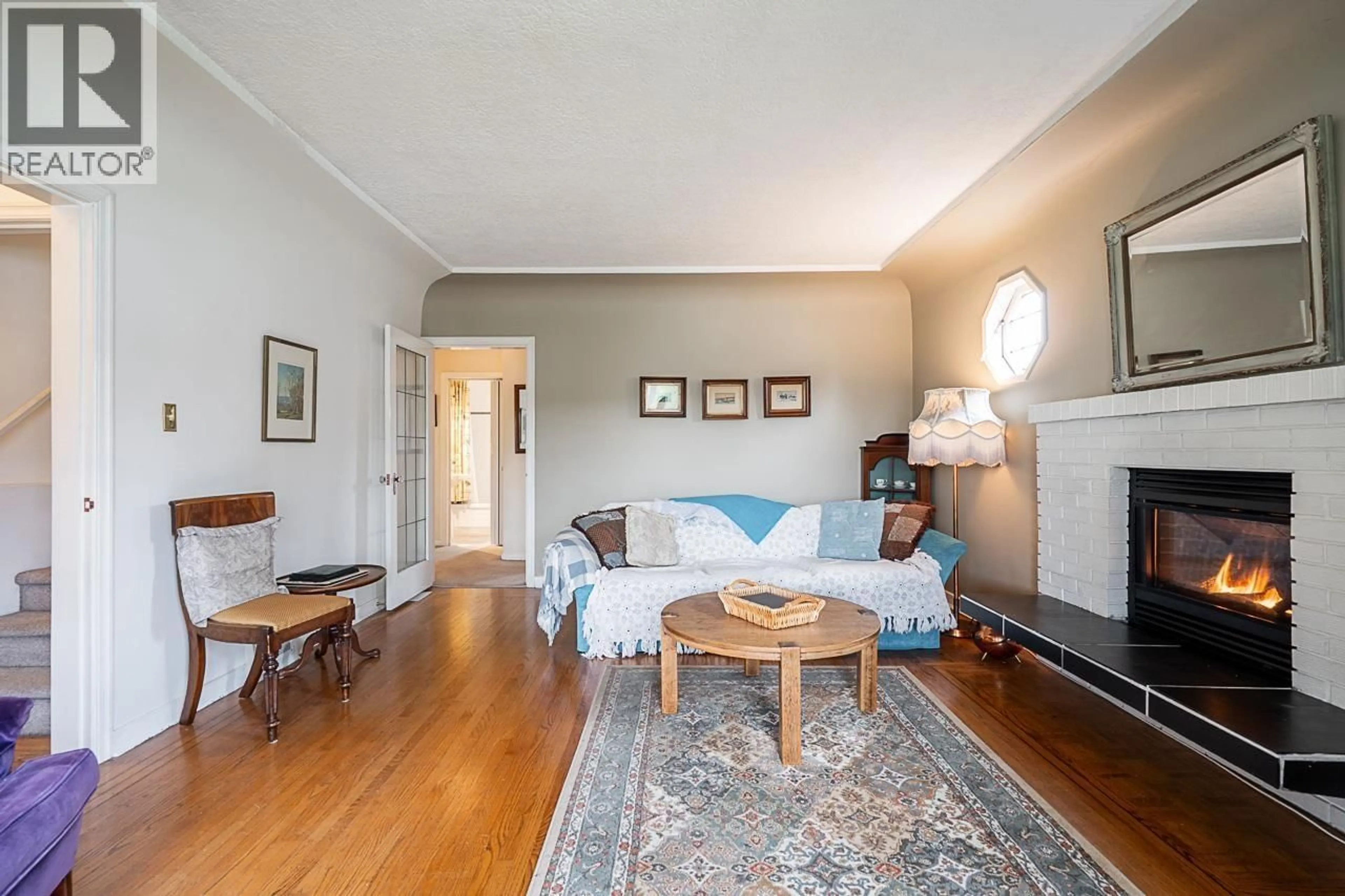 Living room with furniture, wood/laminate floor for 902 FOURTH STREET, New Westminster British Columbia V3L2W6