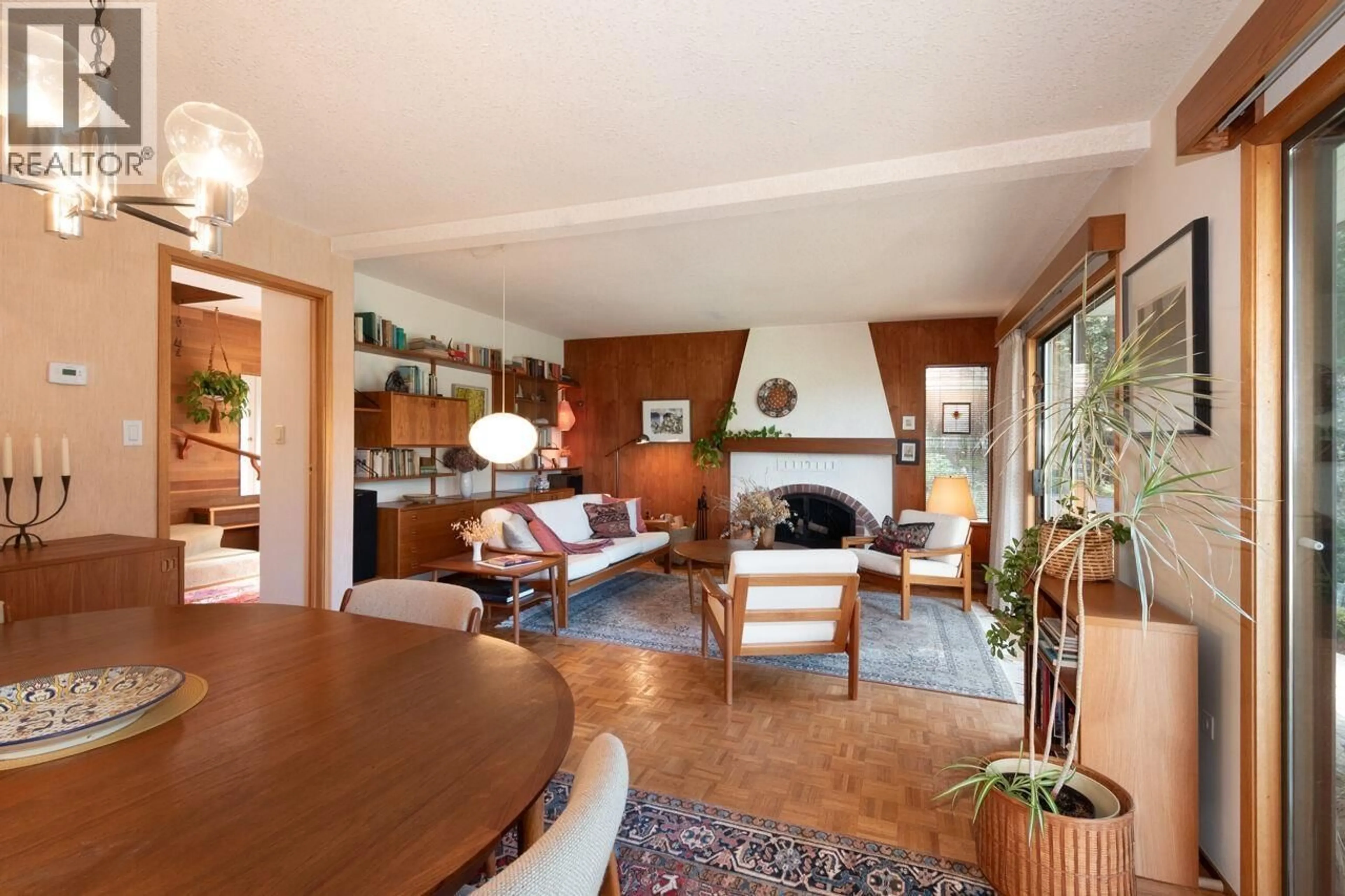 Living room with furniture, unknown for 839 CAPTAIN'S WAY, Bowen Island British Columbia V0N1G2