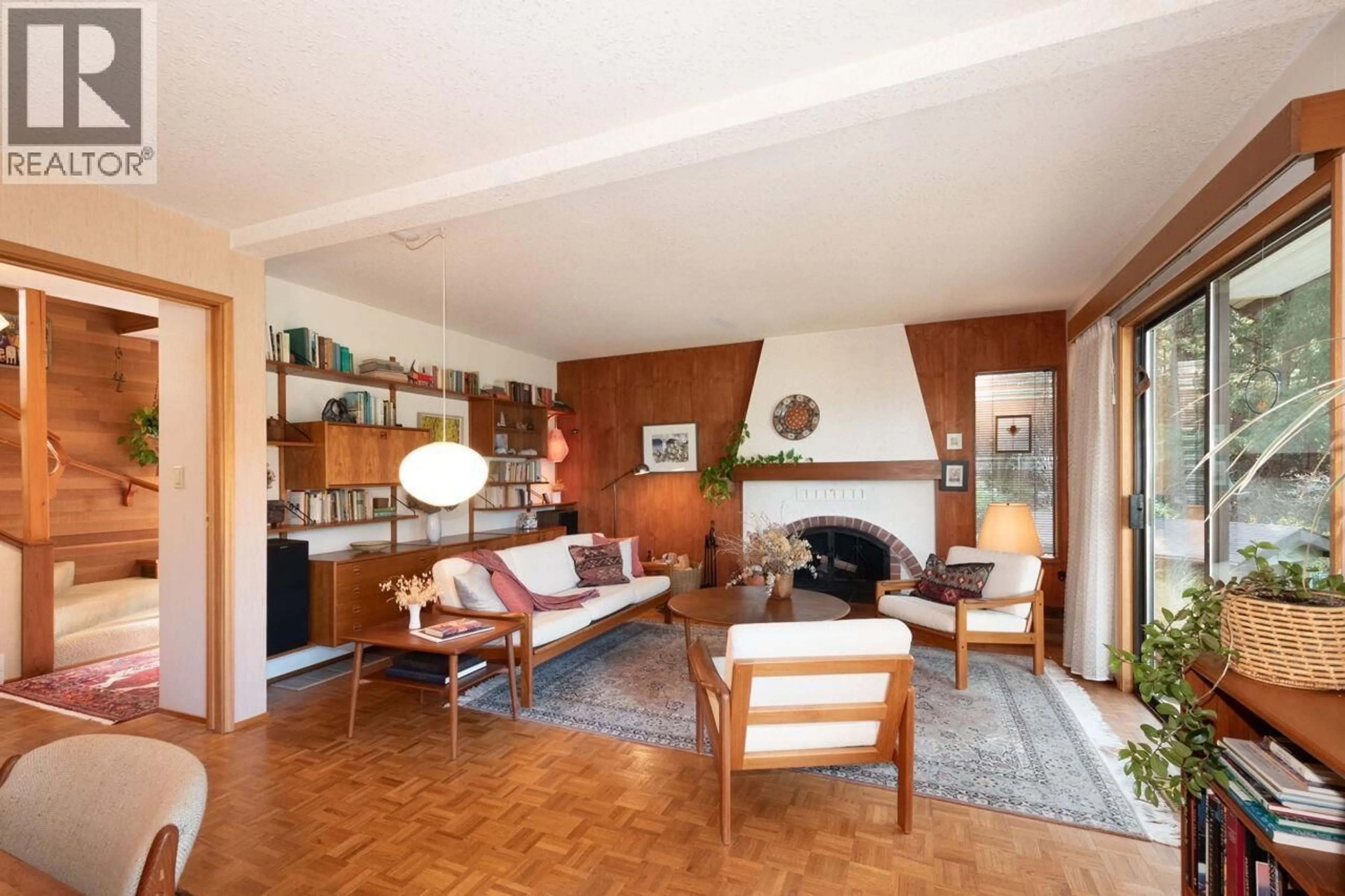 Living room with furniture, unknown for 839 CAPTAIN'S WAY, Bowen Island British Columbia V0N1G2