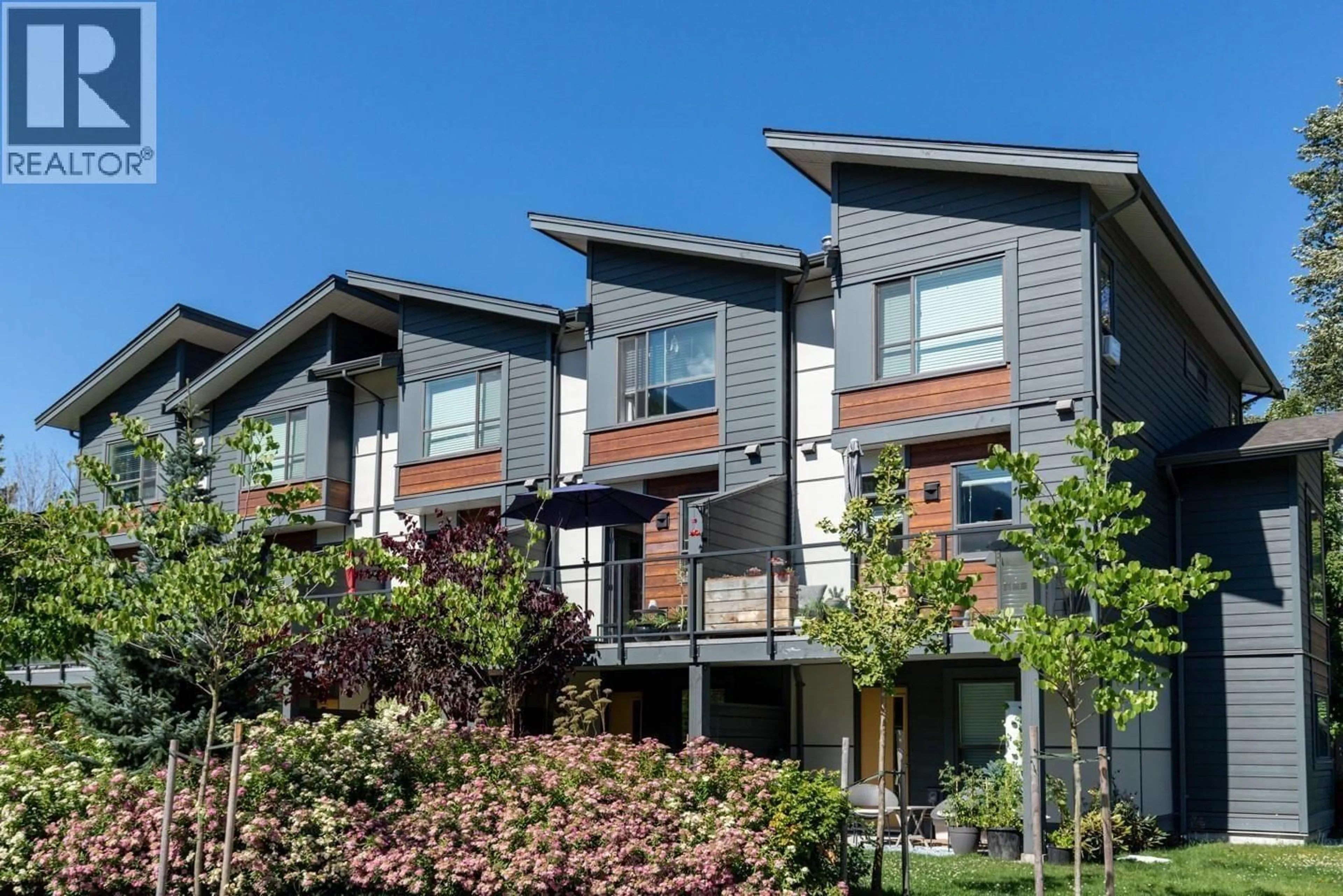 Home with vinyl exterior material, street for 34 - 38684 BUCKLEY AVENUE, Squamish British Columbia V8B0A9