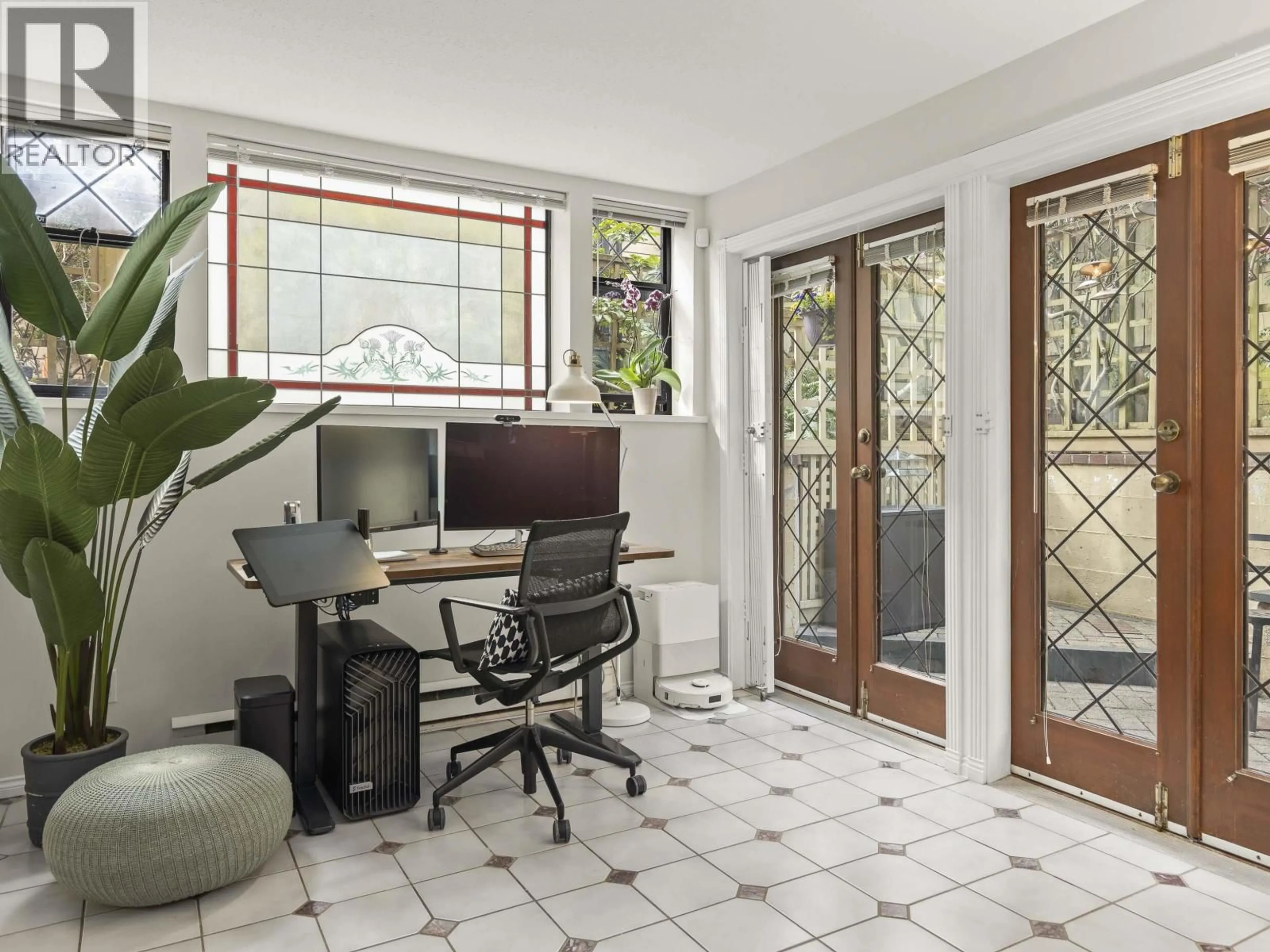 Unknown for 232 14TH AVENUE, Vancouver British Columbia V5Y1X1