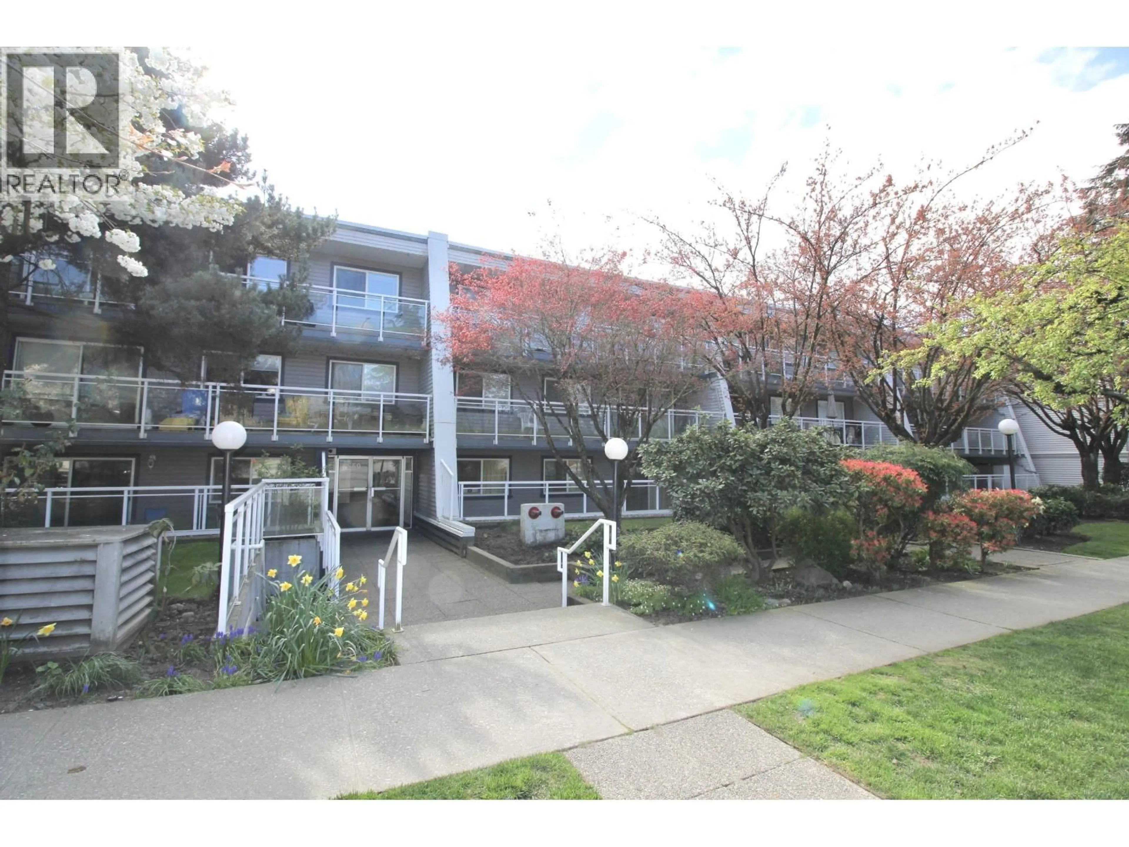 Patio, street for 109 - 550 ROYAL AVENUE, New Westminster British Columbia V3L5H9