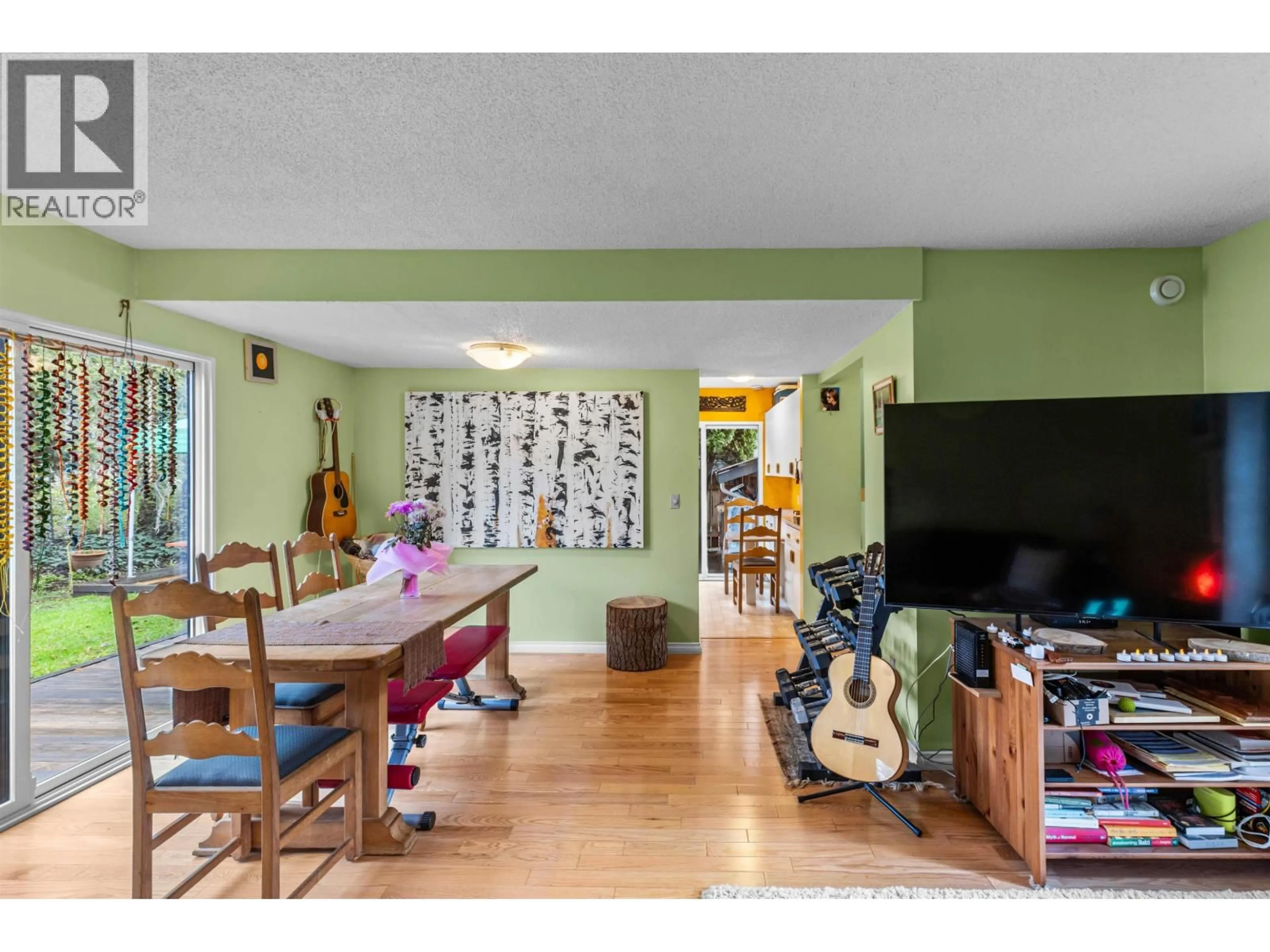 Living room with furniture, wood/laminate floor for 7363 KOKANEE PLACE, Vancouver British Columbia V5S3Y9
