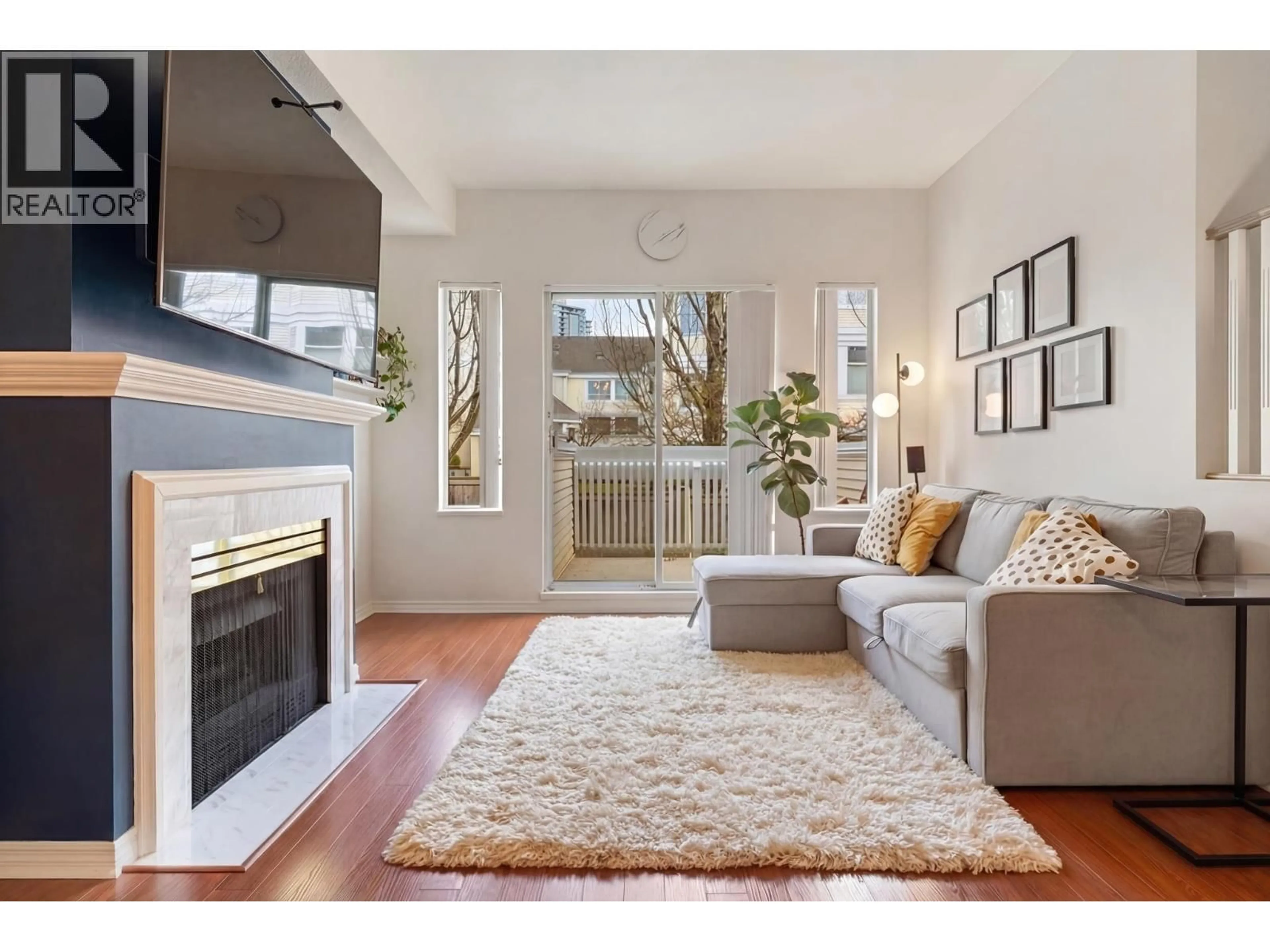 Living room with furniture, unknown for 58 - 6700 RUMBLE STREET, Burnaby British Columbia V5E4H7