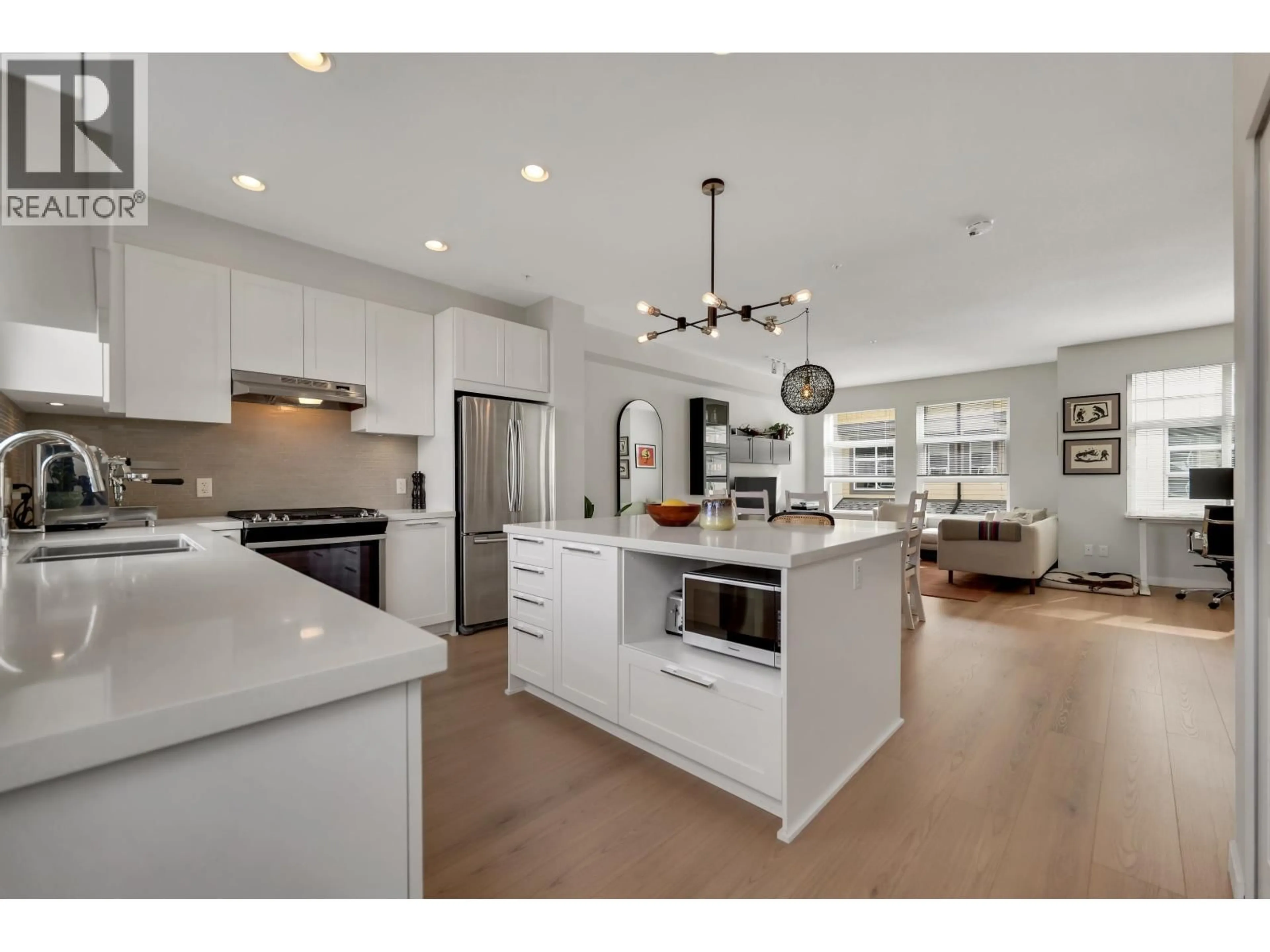 Open concept kitchen, unknown for 15 - 39548 LOGGERS LANE, Squamish British Columbia V8B0K1