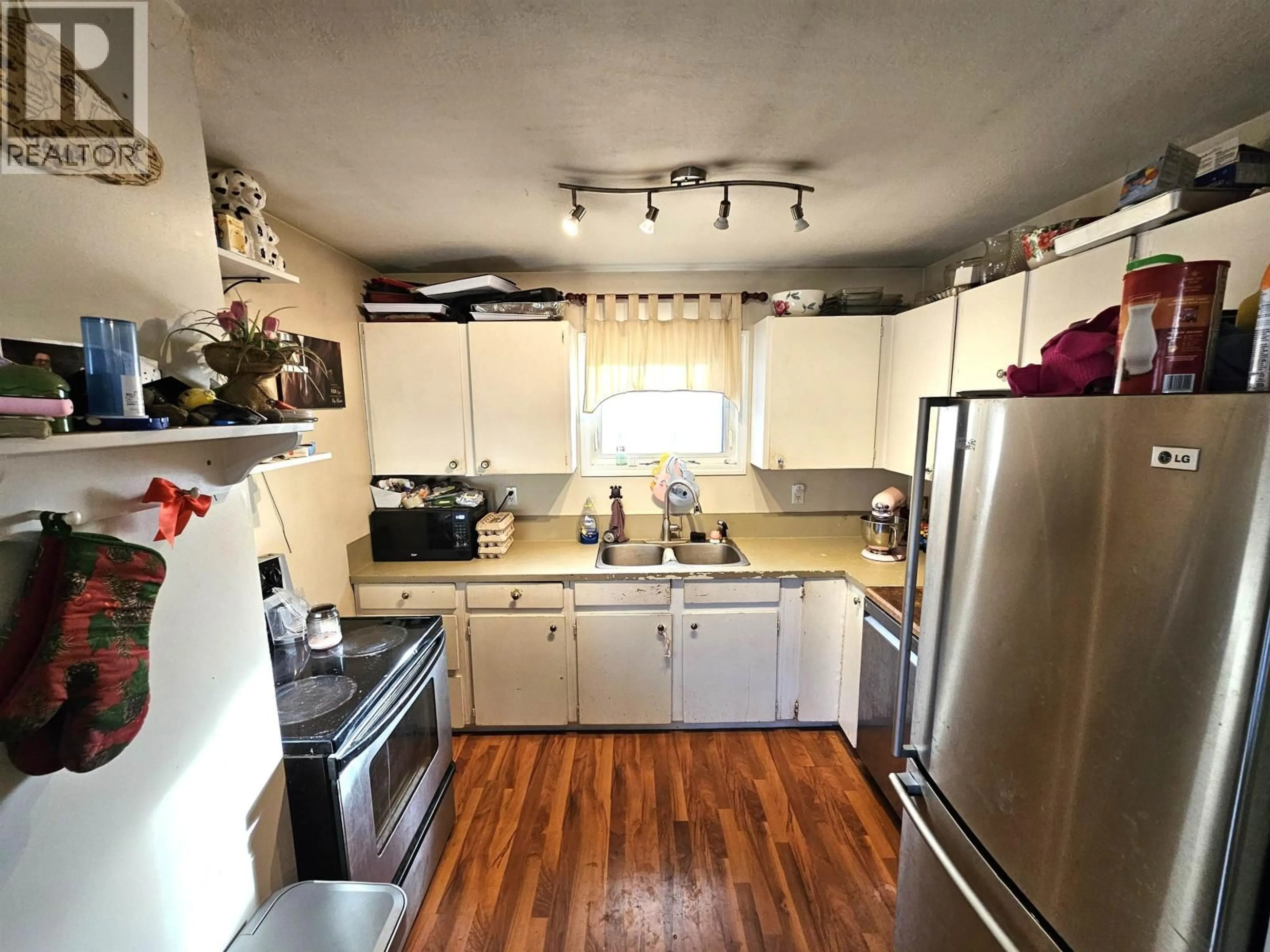Standard kitchen, unknown for 2232 CATALINE COURT, Houston British Columbia V0J1Z0