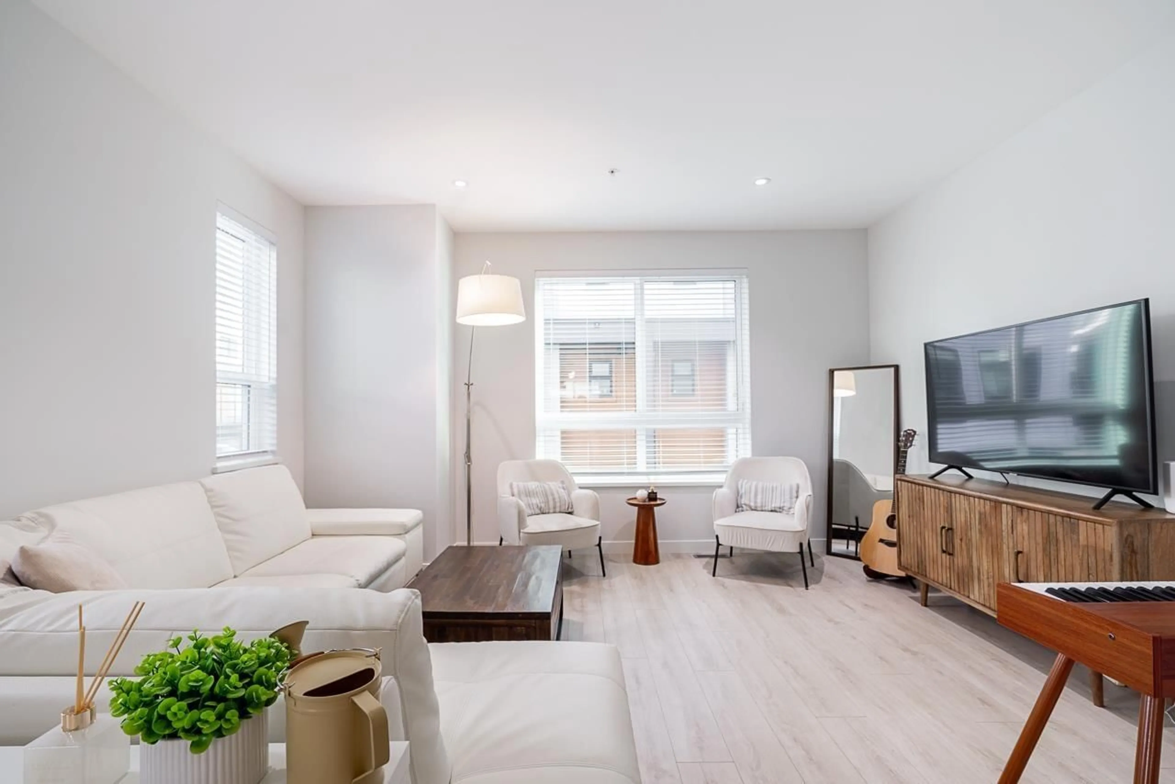 Living room with furniture, wood/laminate floor for 50 - 20057 82 AVENUE, Langley British Columbia V2Y3S4