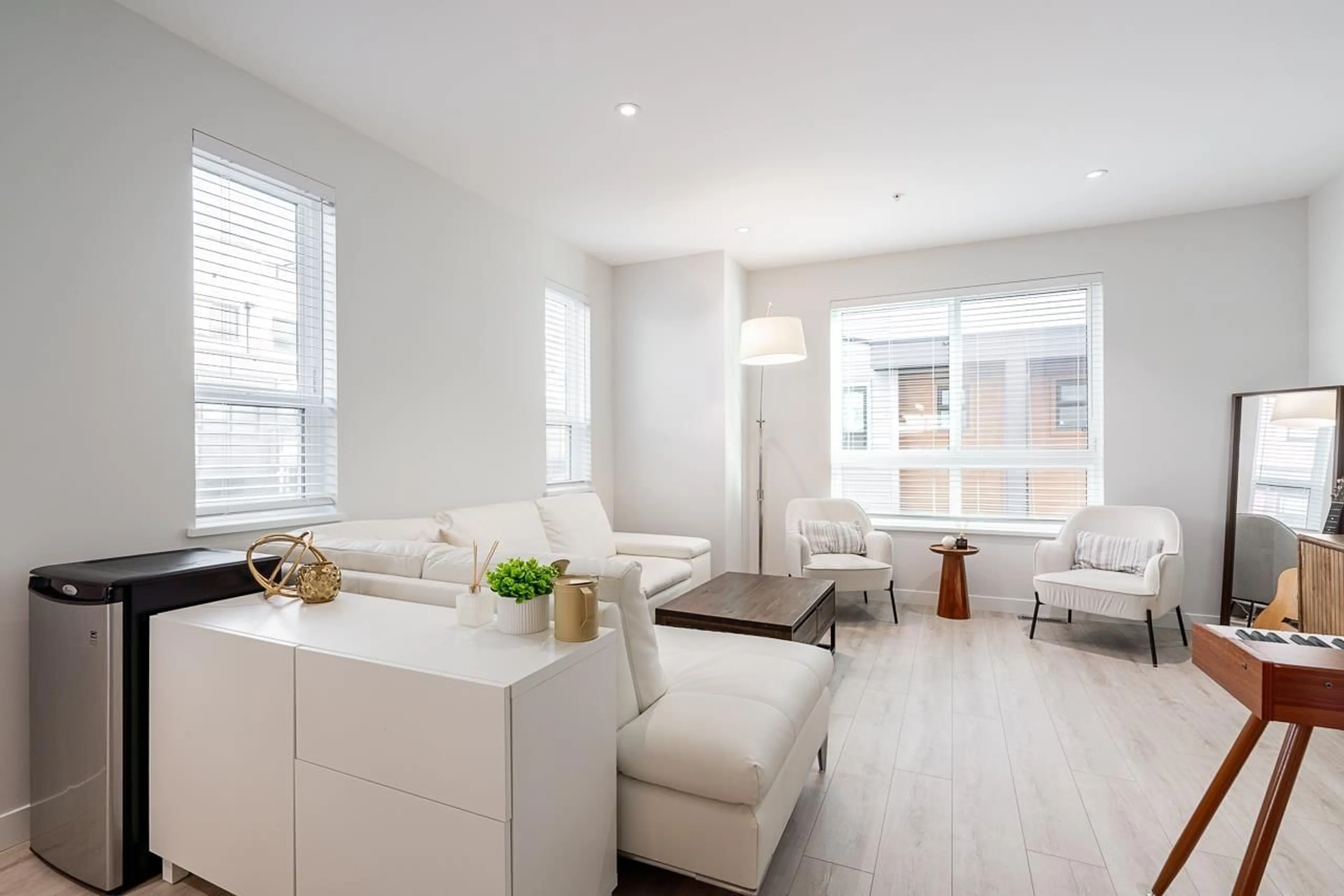 Living room with furniture, unknown for 50 - 20057 82 AVENUE, Langley British Columbia V2Y3S4