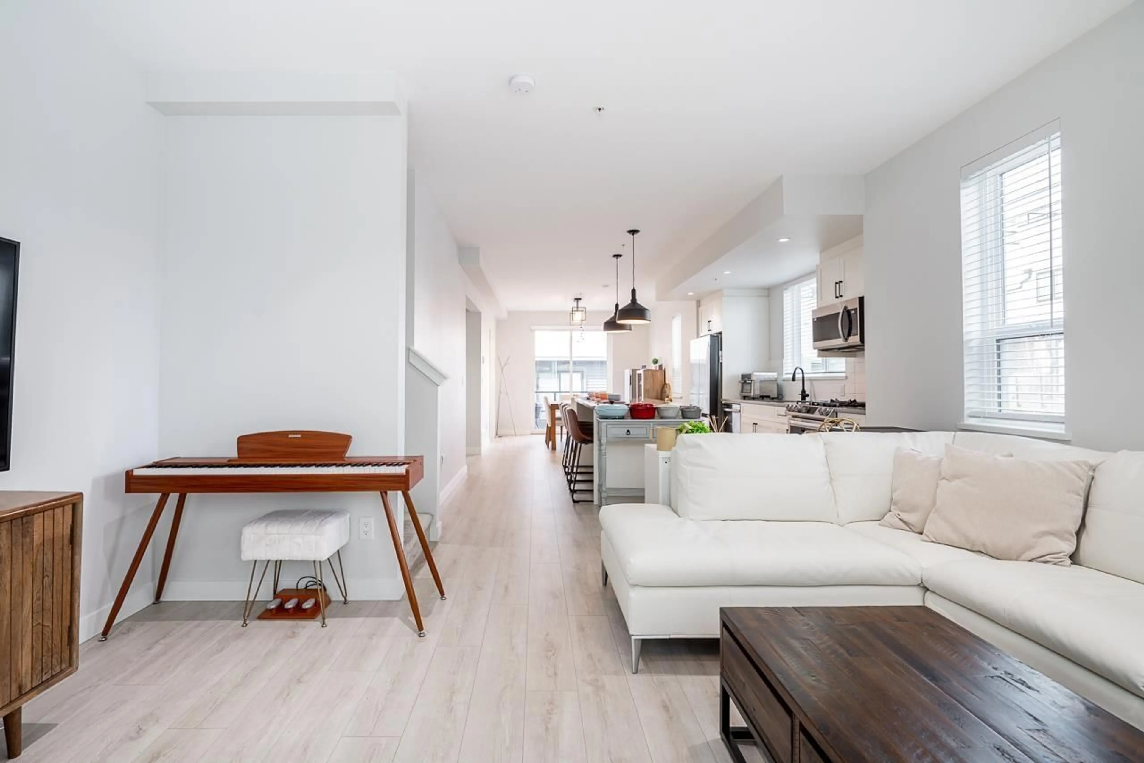 Living room with furniture, unknown for 50 - 20057 82 AVENUE, Langley British Columbia V2Y3S4