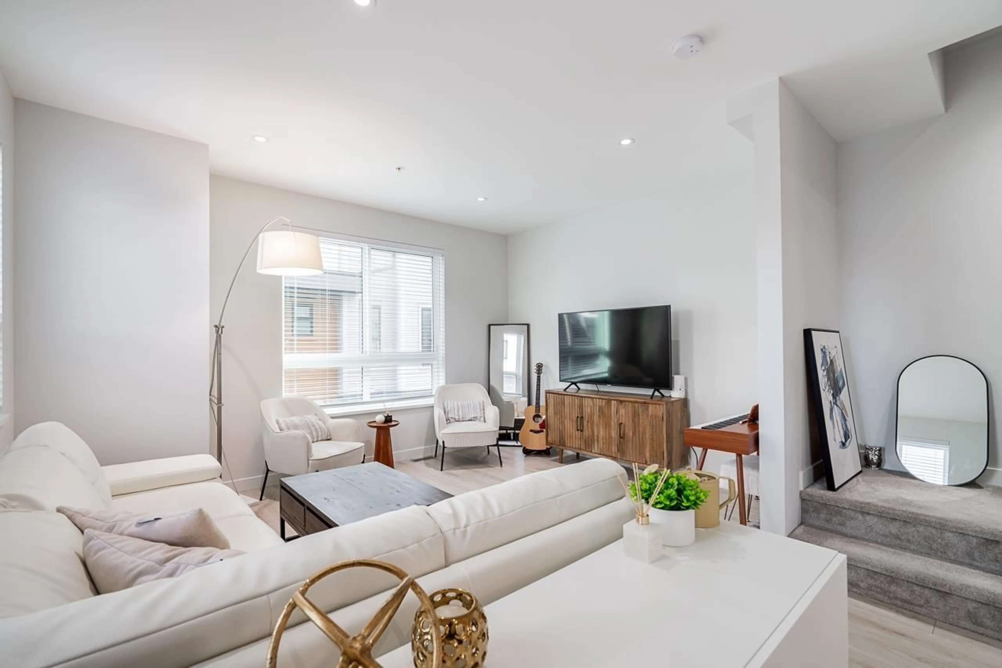 Living room with furniture, unknown for 50 - 20057 82 AVENUE, Langley British Columbia V2Y3S4