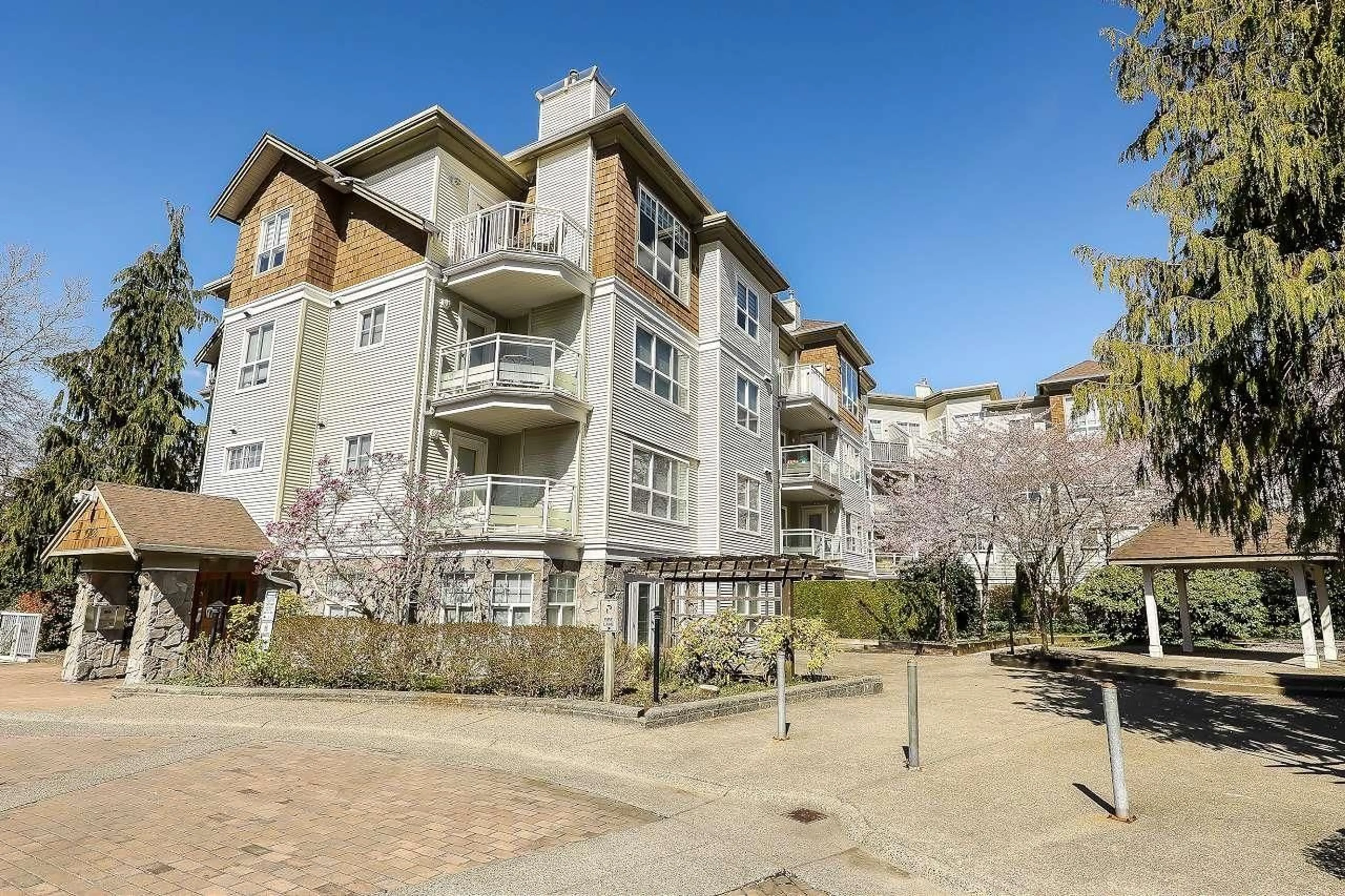 Patio, street for 204 - 10188 155 STREET, Surrey British Columbia V3R0R6