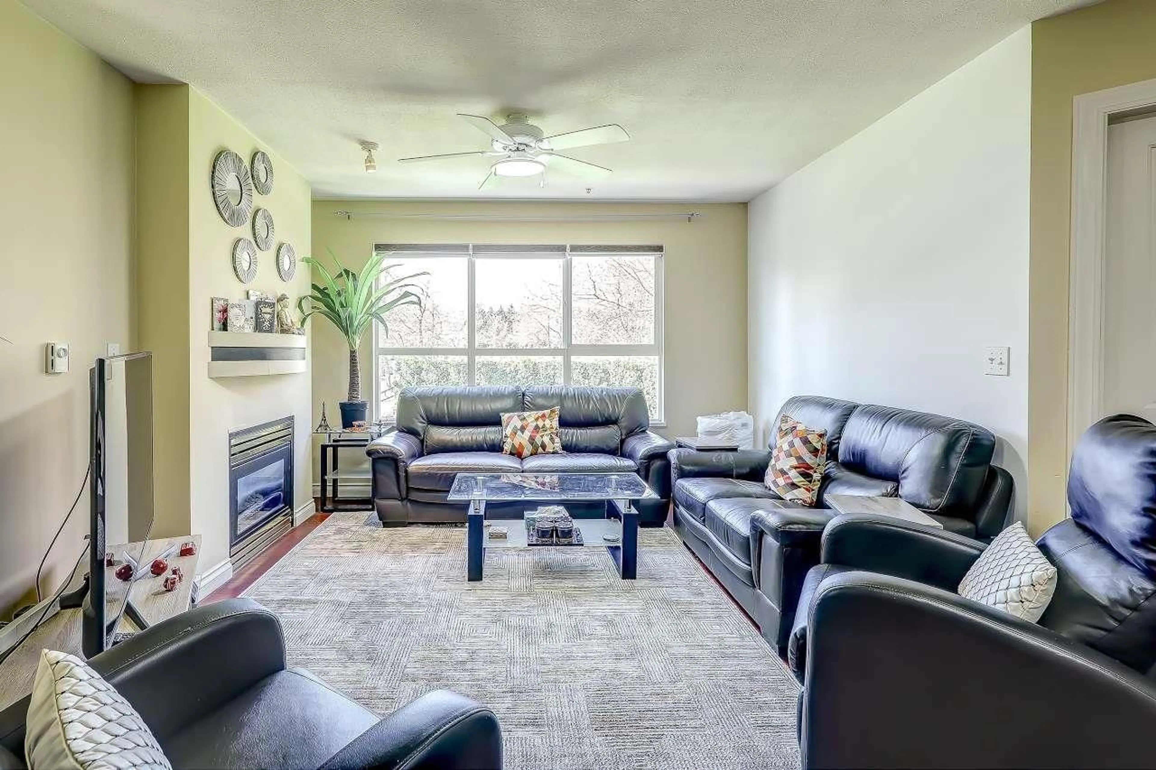 Living room with furniture, unknown for 204 - 10188 155 STREET, Surrey British Columbia V3R0R6