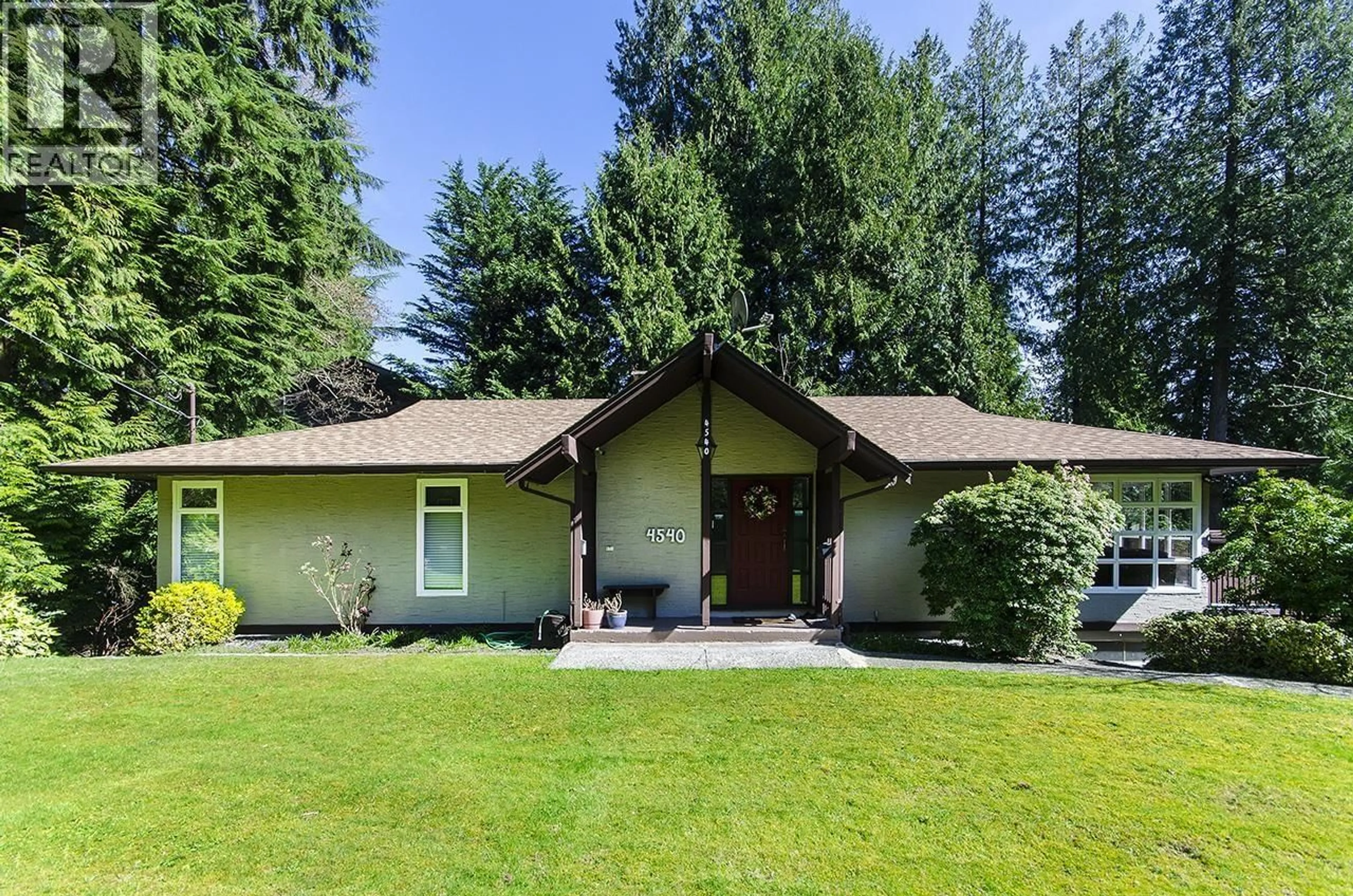 Home with vinyl exterior material, unknown for 4540 MOUNTAIN HIGHWAY, North Vancouver British Columbia V7K2K6