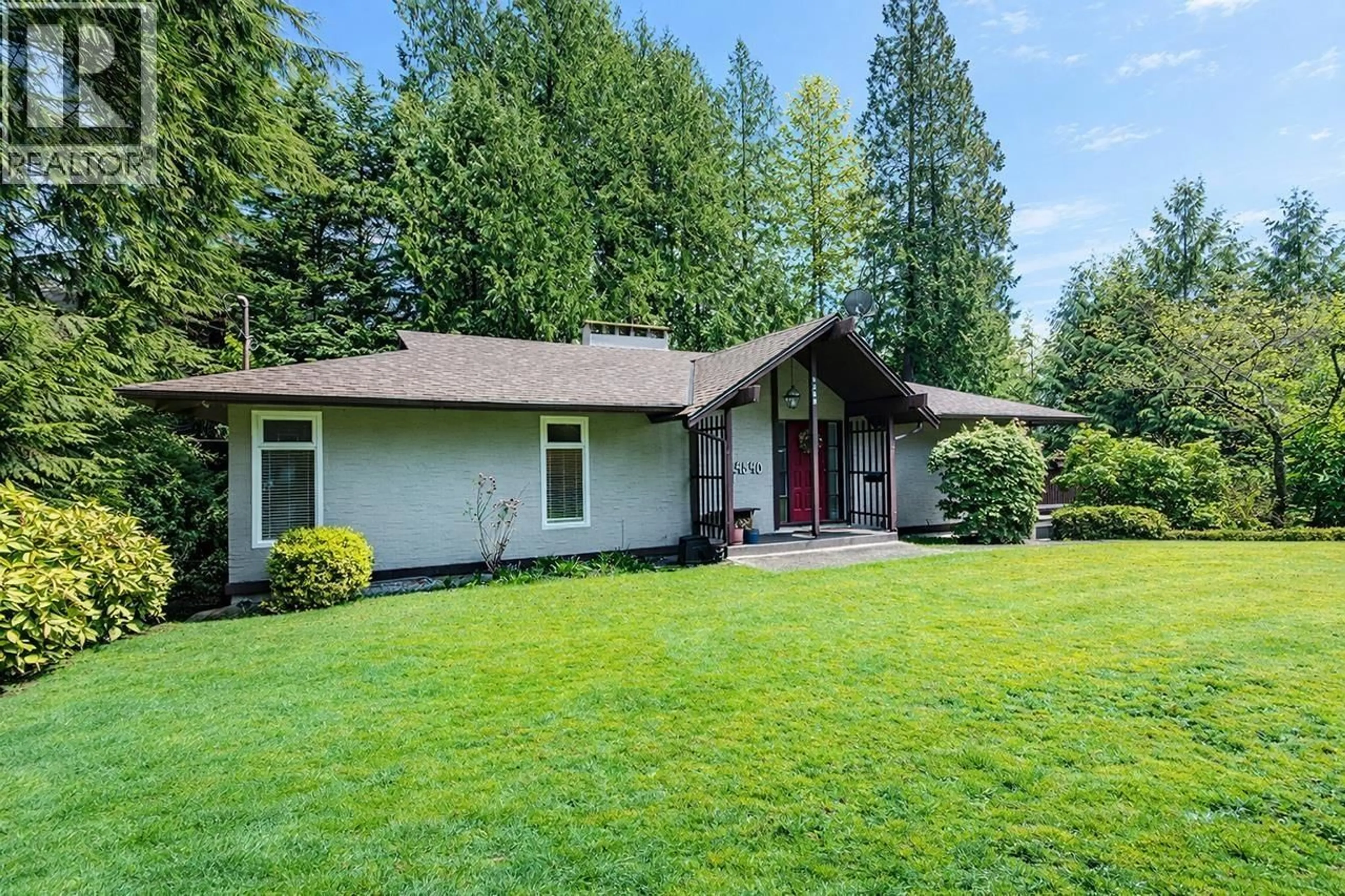 Home with vinyl exterior material, unknown for 4540 MOUNTAIN HIGHWAY, North Vancouver British Columbia V7K2K6