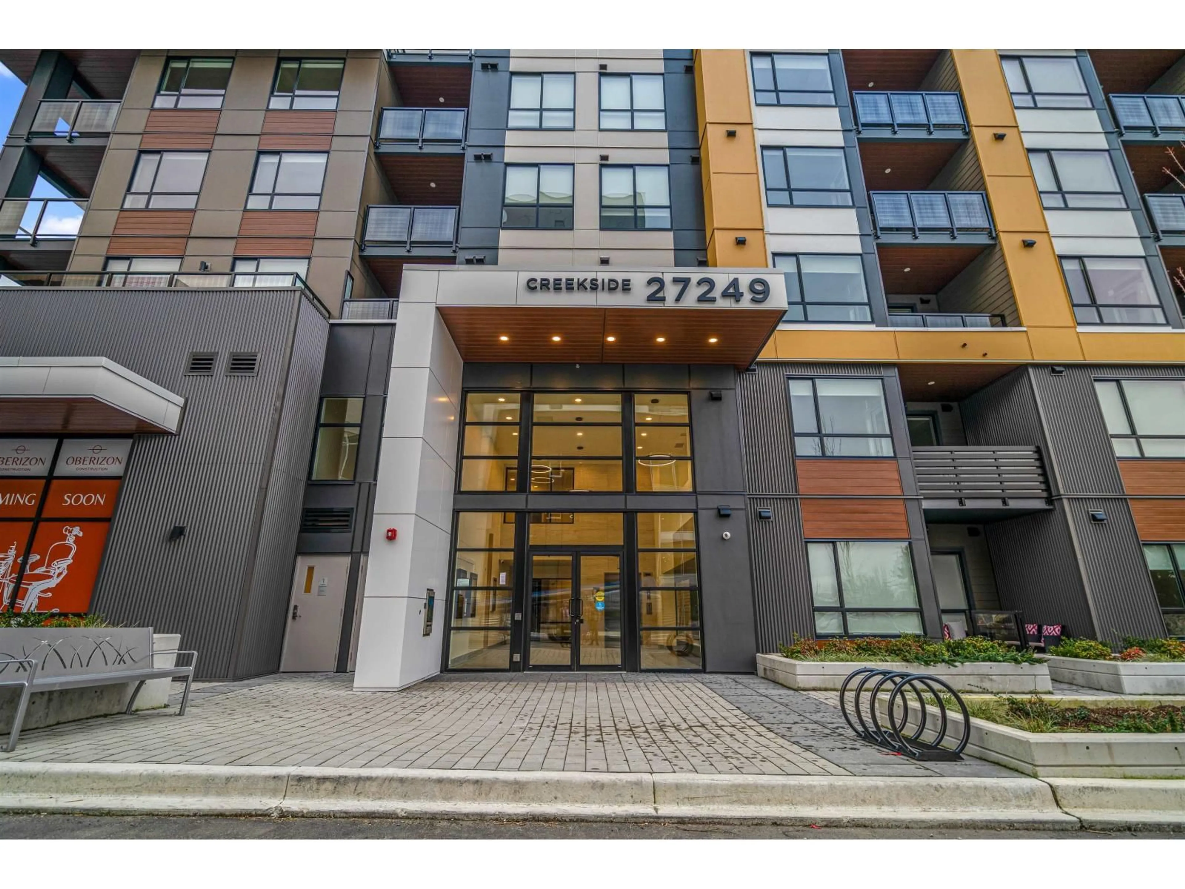 Indoor foyer for 412 - 27249 ALDERGROVE TOWN CENTRE DRIVE, Langley British Columbia V4W3N7