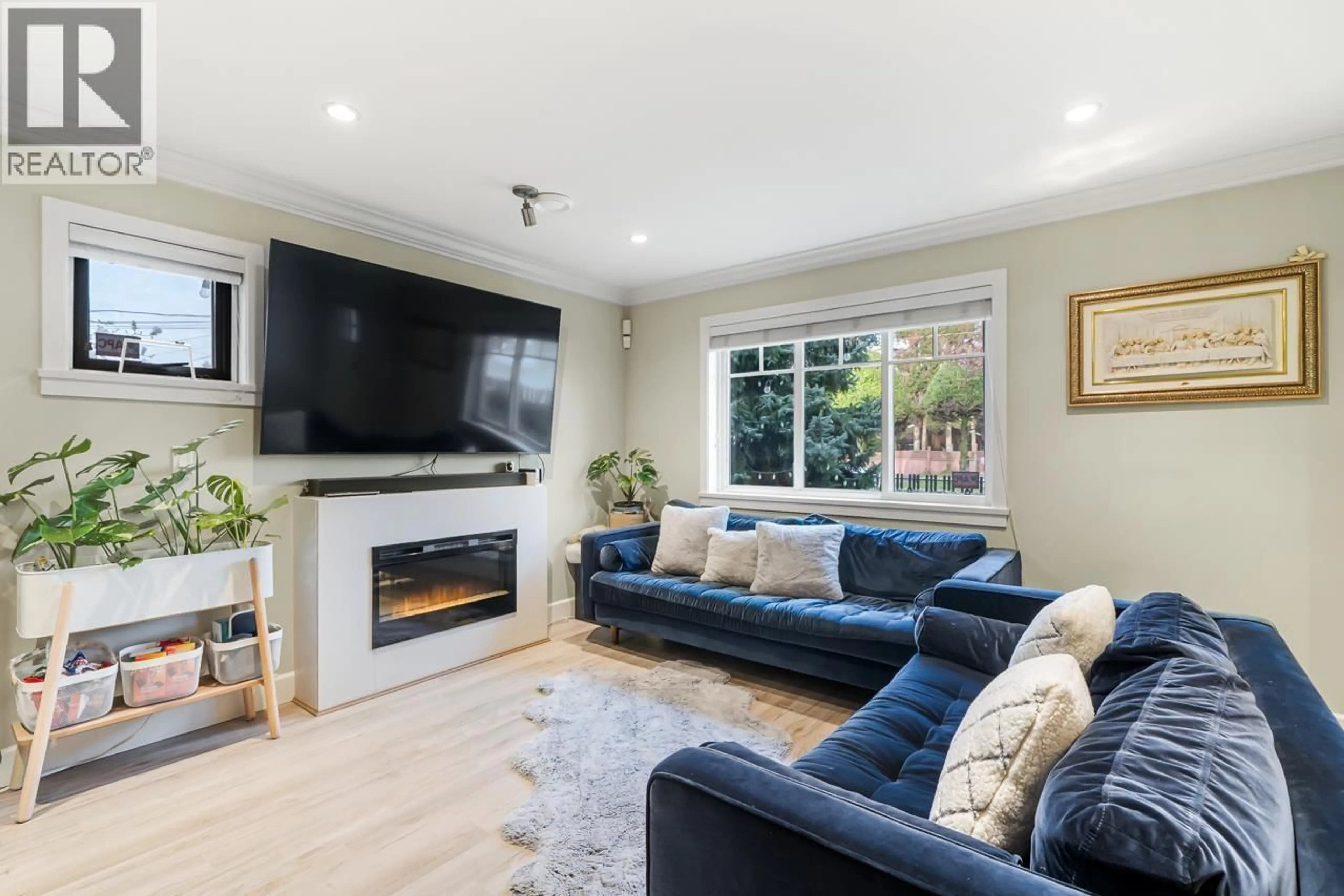 Living room with furniture, unknown for 3 - 6511 NO. 2 ROAD, Richmond British Columbia V7C3L4