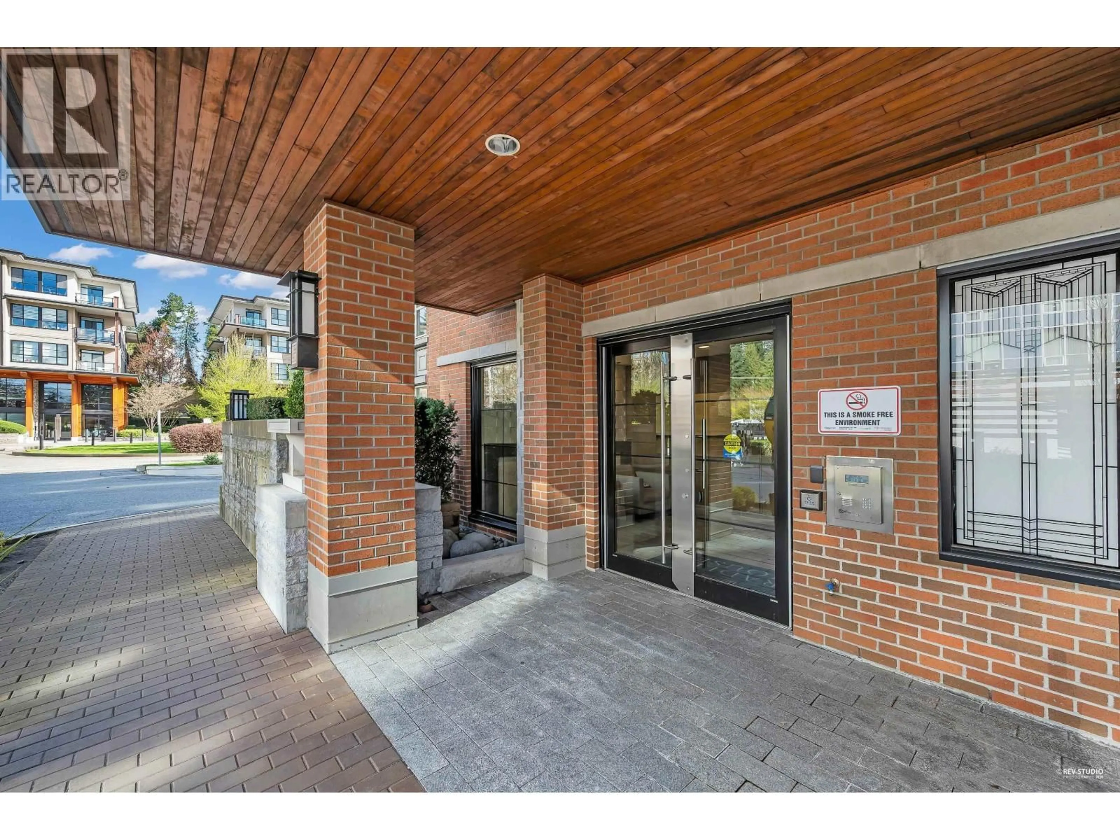 Indoor foyer for 111 - 1135 WINDSOR MEWS, Coquitlam British Columbia V3B0L2