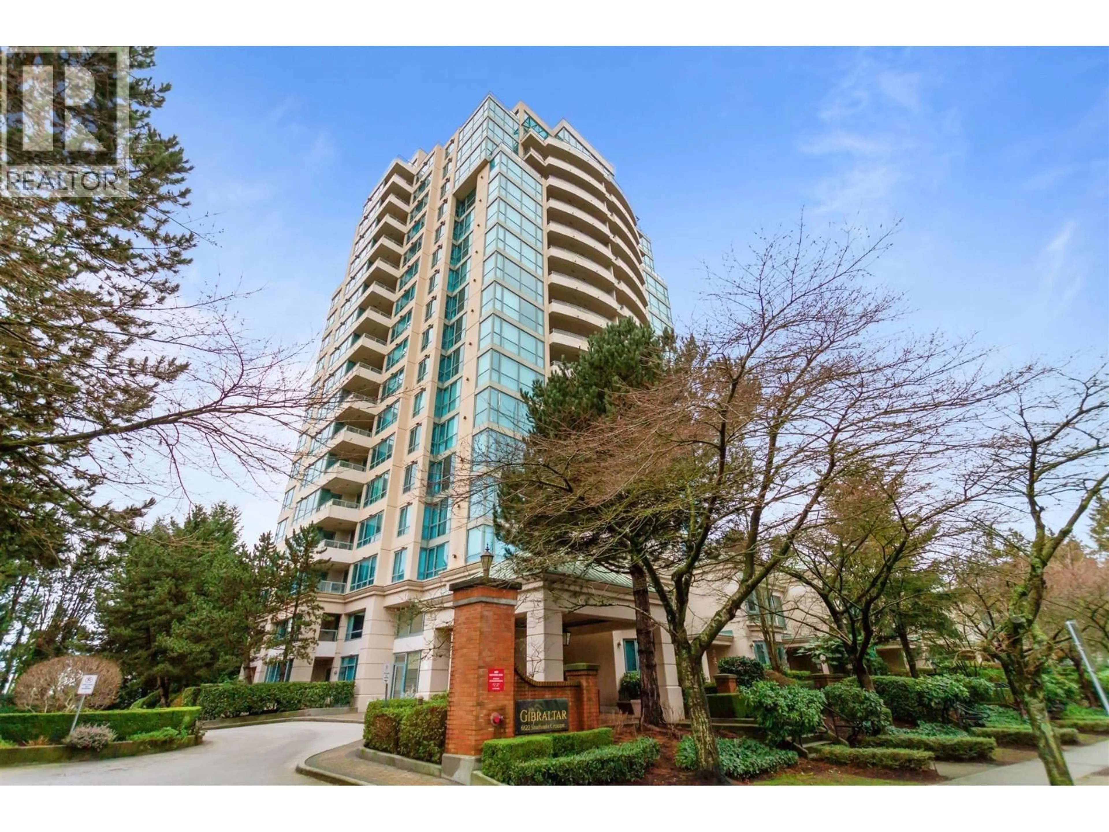 Indoor foyer for 906 - 6622 SOUTHOAKS CRESCENT, Burnaby British Columbia V5E4K2