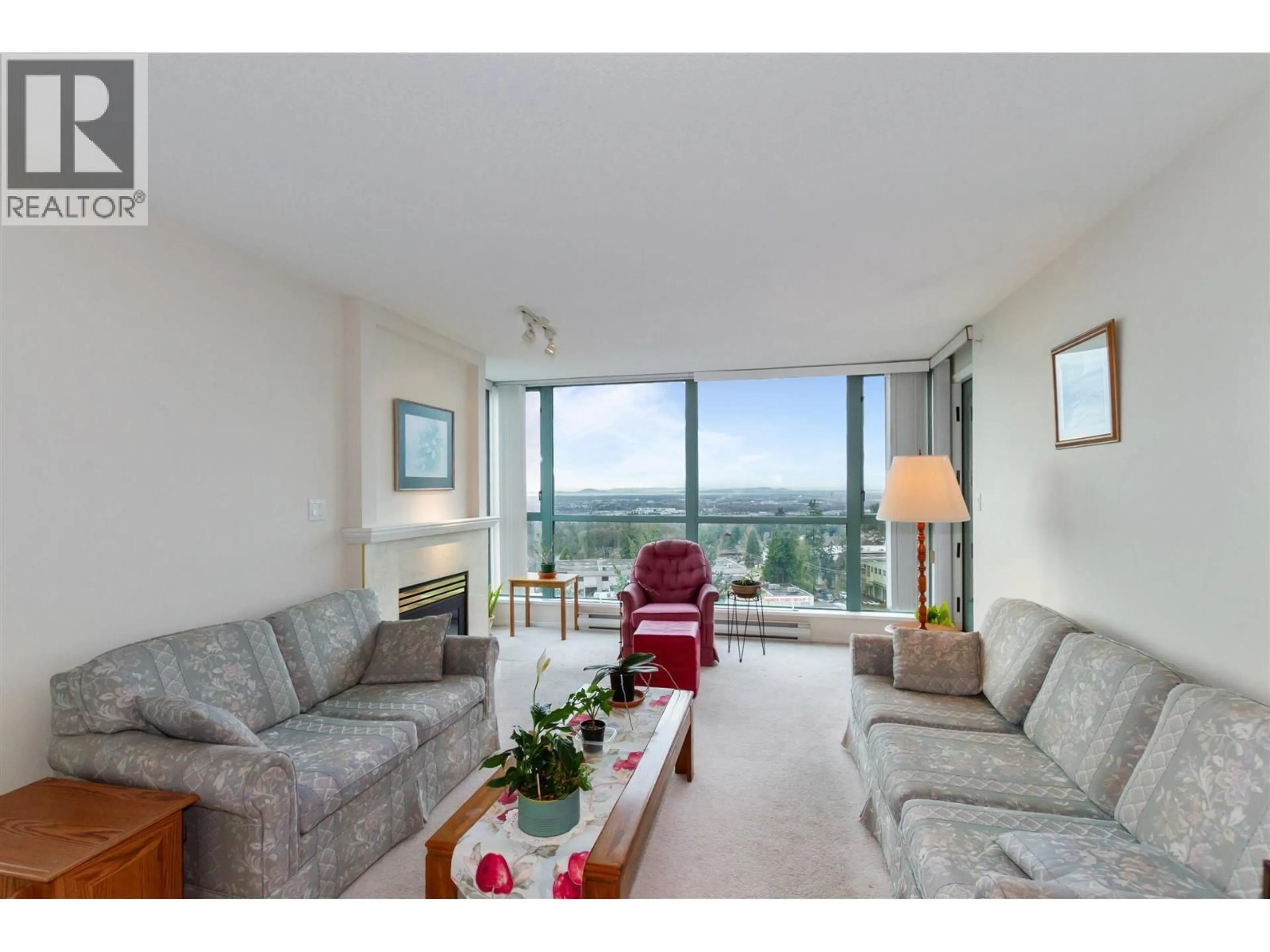 Living room with furniture, unknown for 906 - 6622 SOUTHOAKS CRESCENT, Burnaby British Columbia V5E4K2