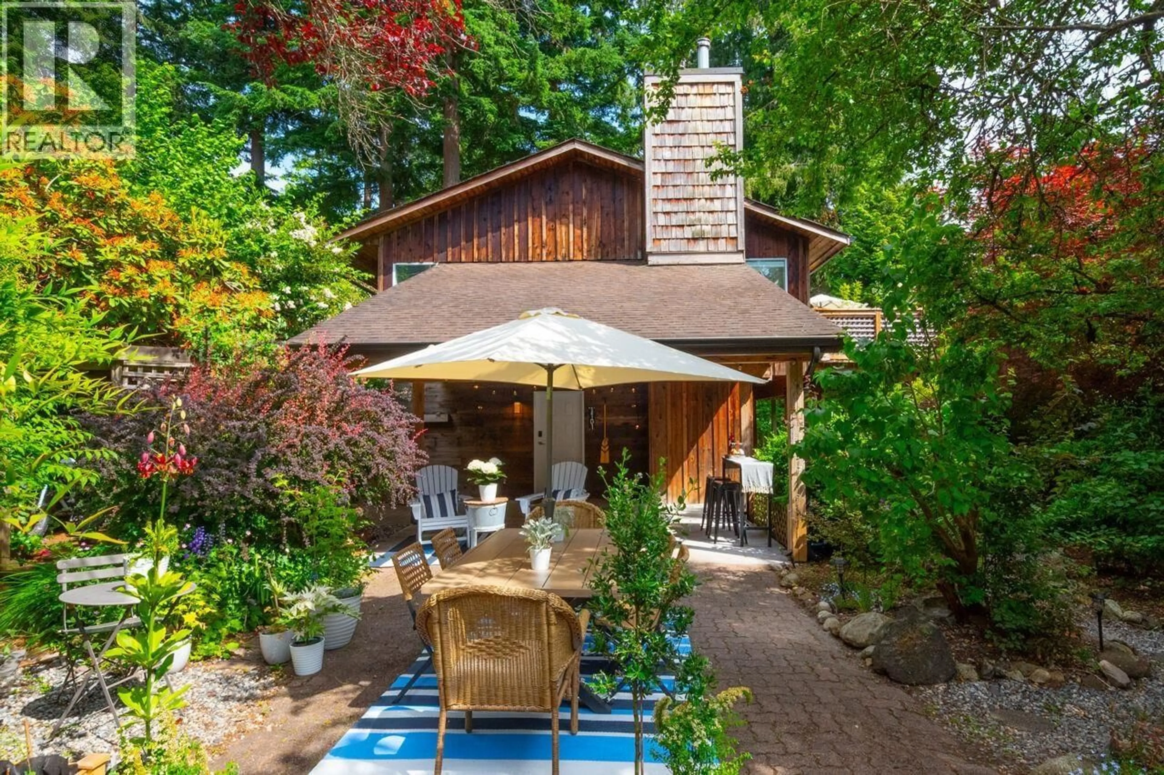 Patio, street for 1101 LENORA ROAD, Bowen Island British Columbia V0N1G1