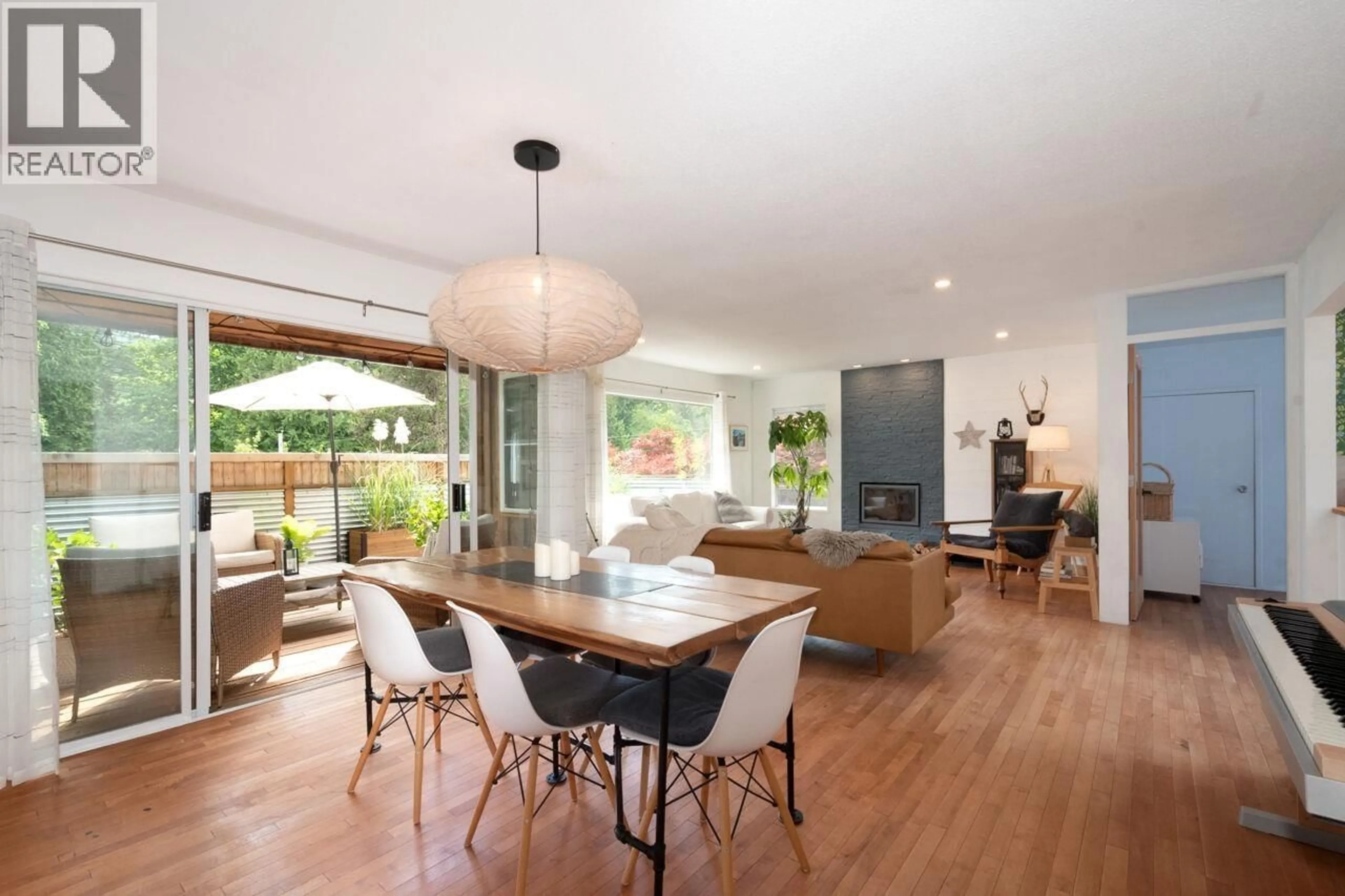 Dining room, wood/laminate floor for 1101 LENORA ROAD, Bowen Island British Columbia V0N1G1