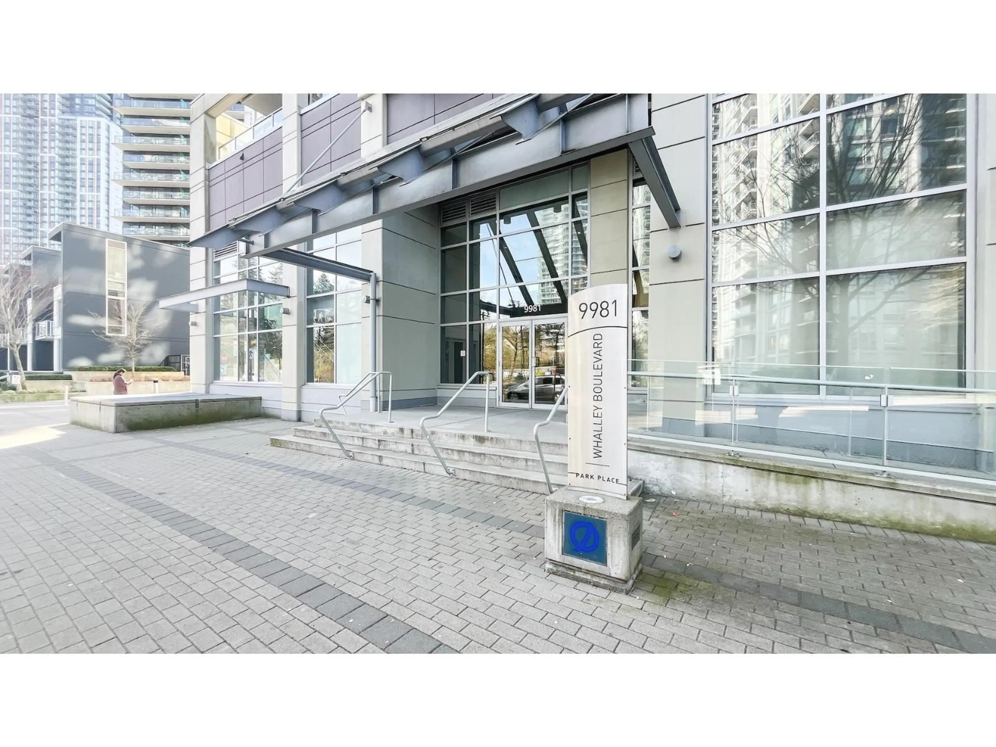 Indoor foyer for 2706 - 9981 WHALLEY BOULEVARD, Surrey British Columbia V3T0G6