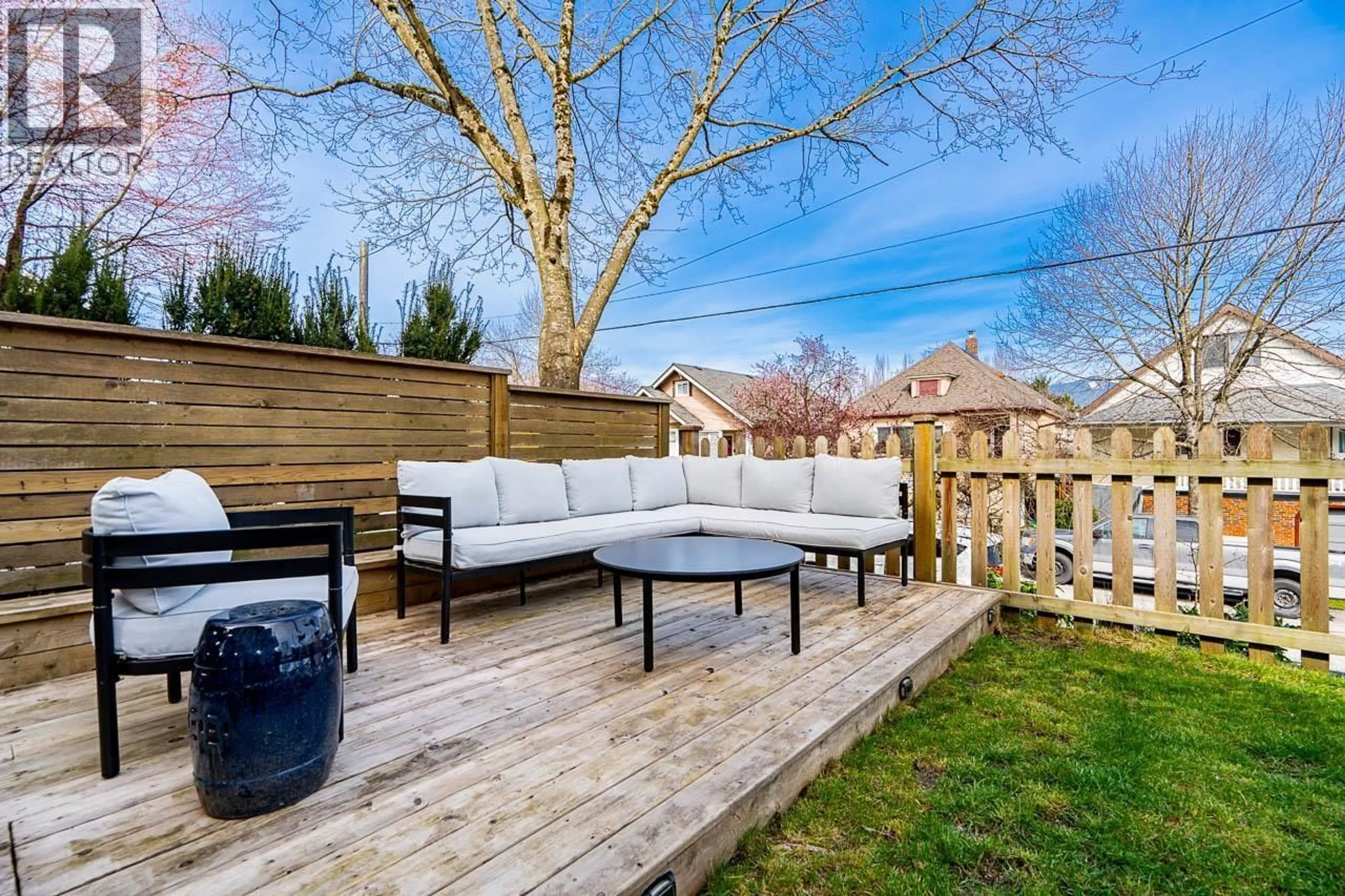 Patio, street for 1938 ADANAC STREET, Vancouver British Columbia V5L2E4