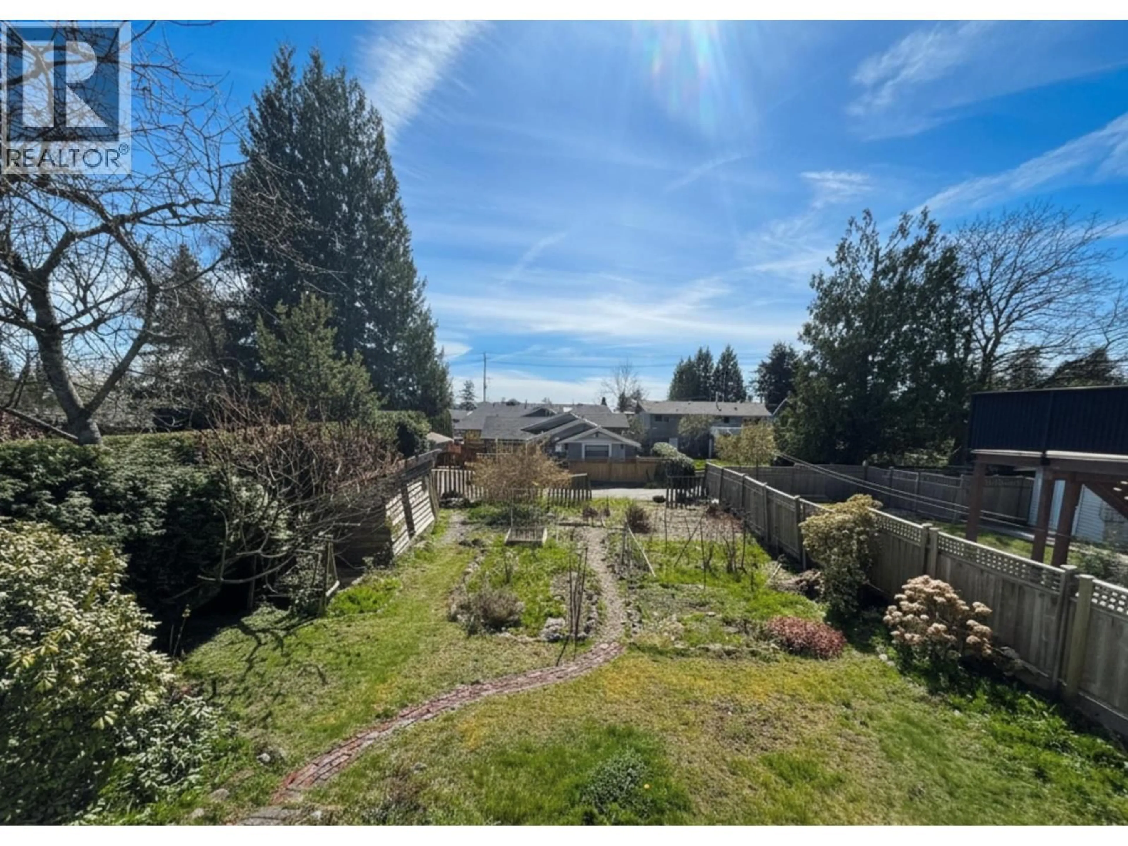 A pic from outside/outdoor area/front of a property/back of a property/a pic from drone, unknown for 865 17TH STREET, North Vancouver British Columbia V7L2X2