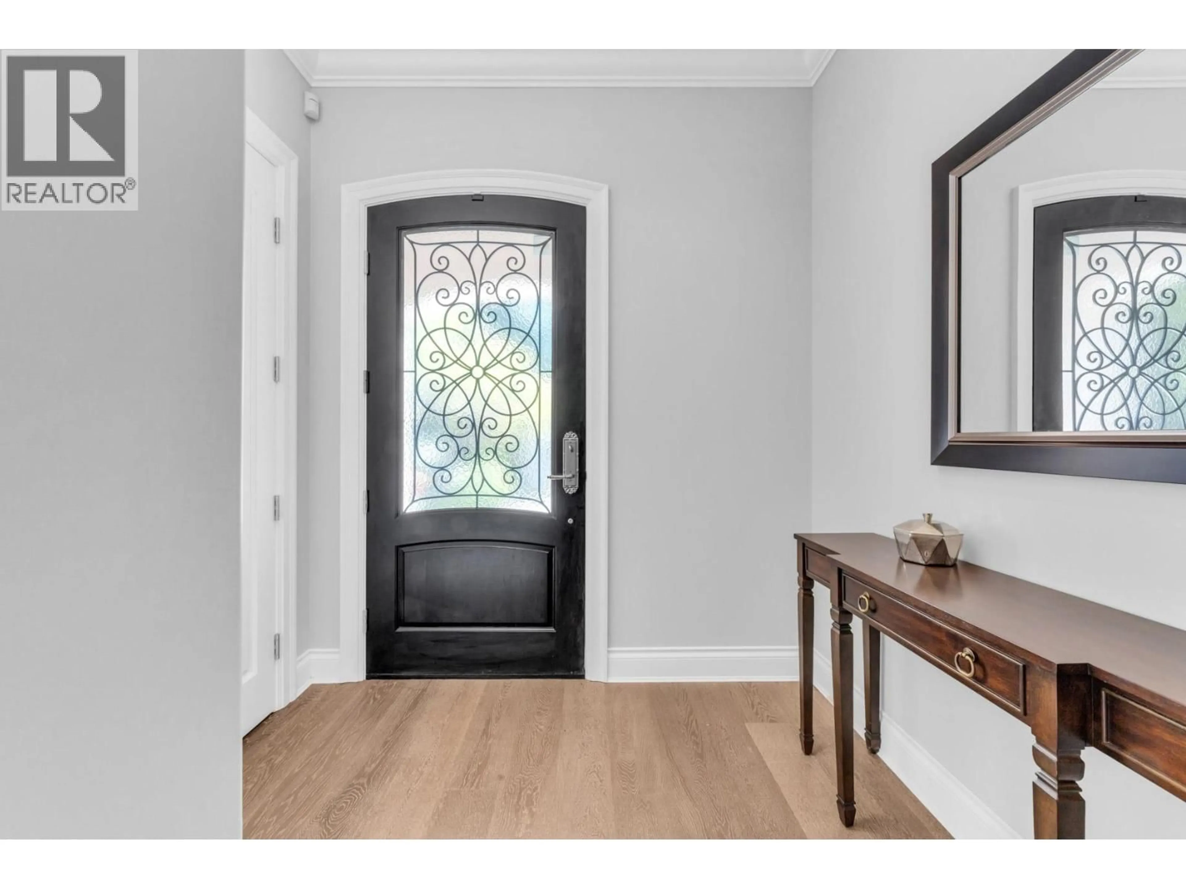 Indoor entryway for 4348 ERWIN DRIVE, West Vancouver British Columbia V7V1H6