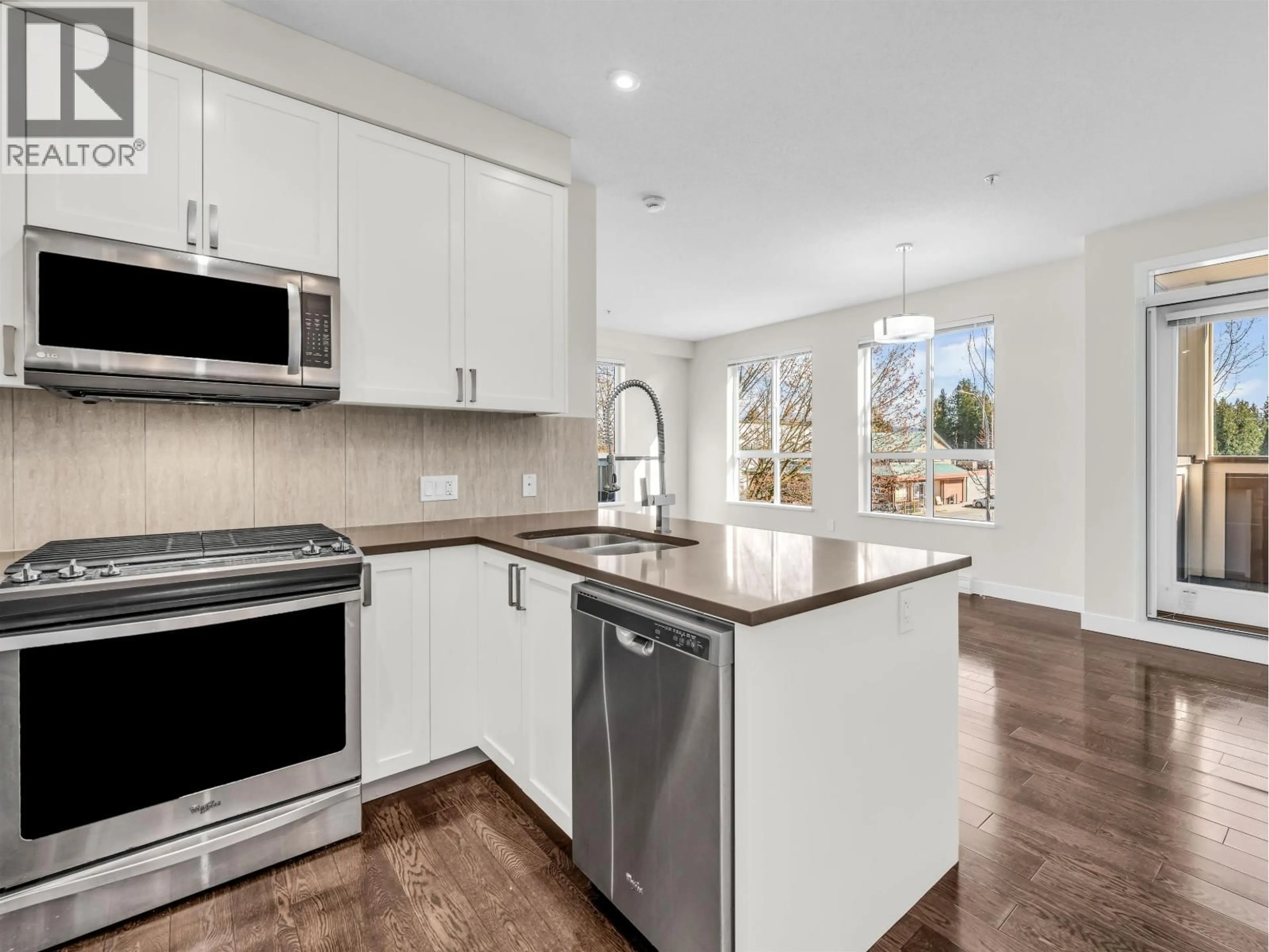 Open concept kitchen, ceramic/tile floor for 205 - 12409 HARRIS ROAD, Pitt Meadows British Columbia V3Y0E7