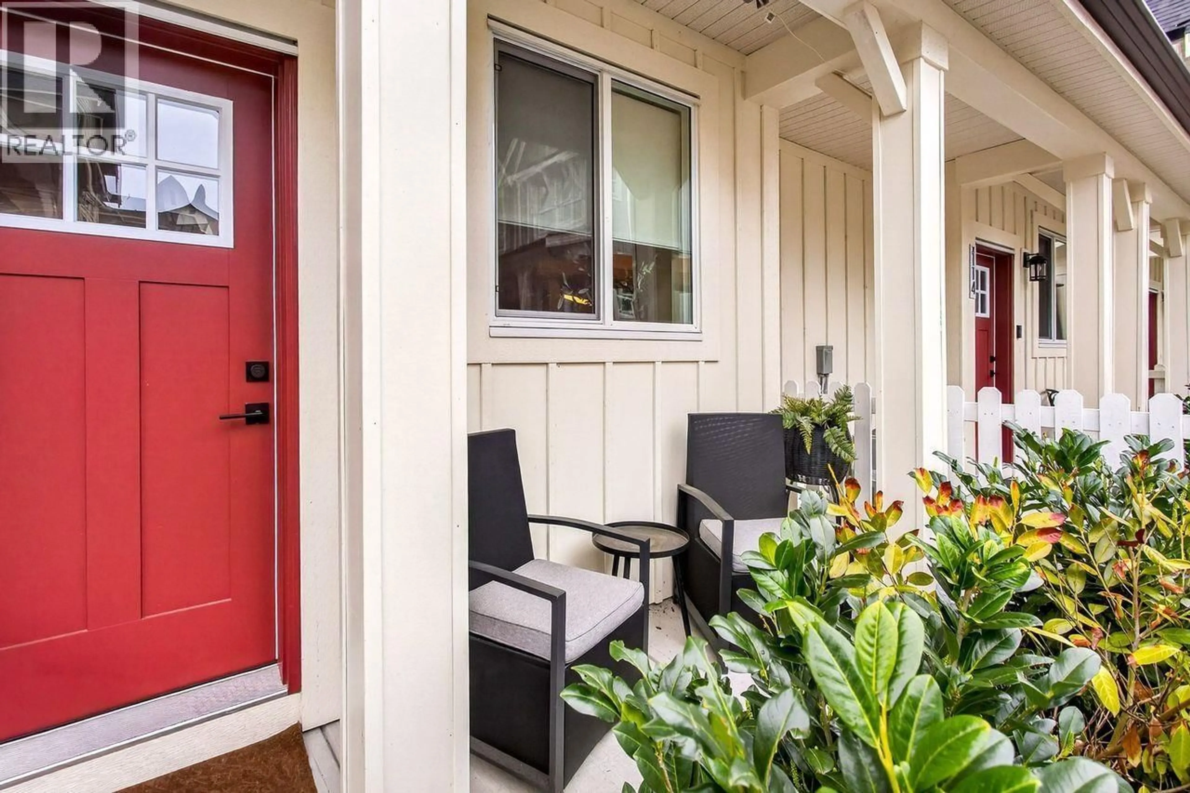 Indoor entryway for 115 - 24951 112 AVENUE, Maple Ridge British Columbia V2W1Z6