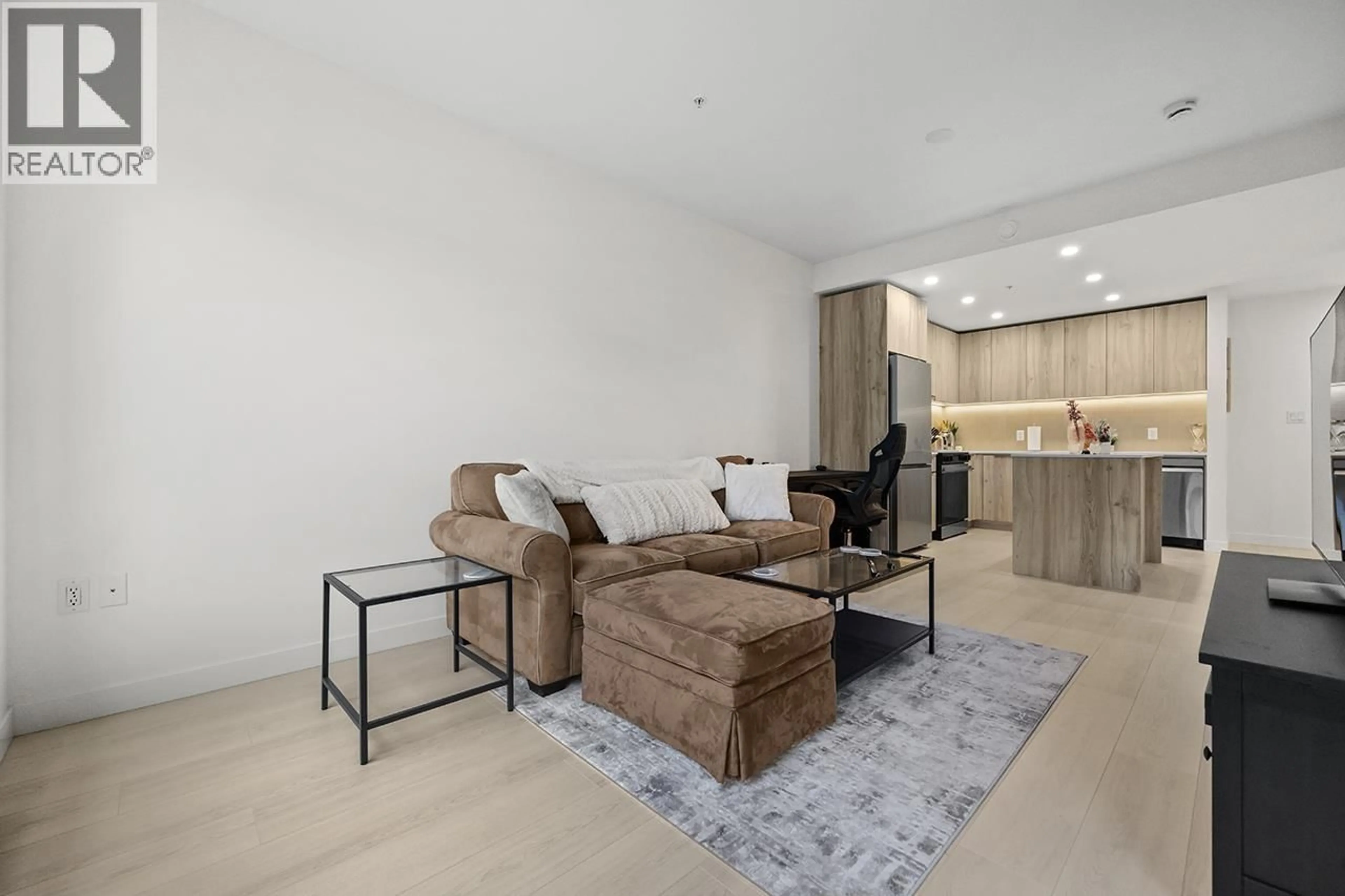 Living room with furniture, unknown for 303 - 3596 MALSUM DRIVE, North Vancouver British Columbia V7G0B5