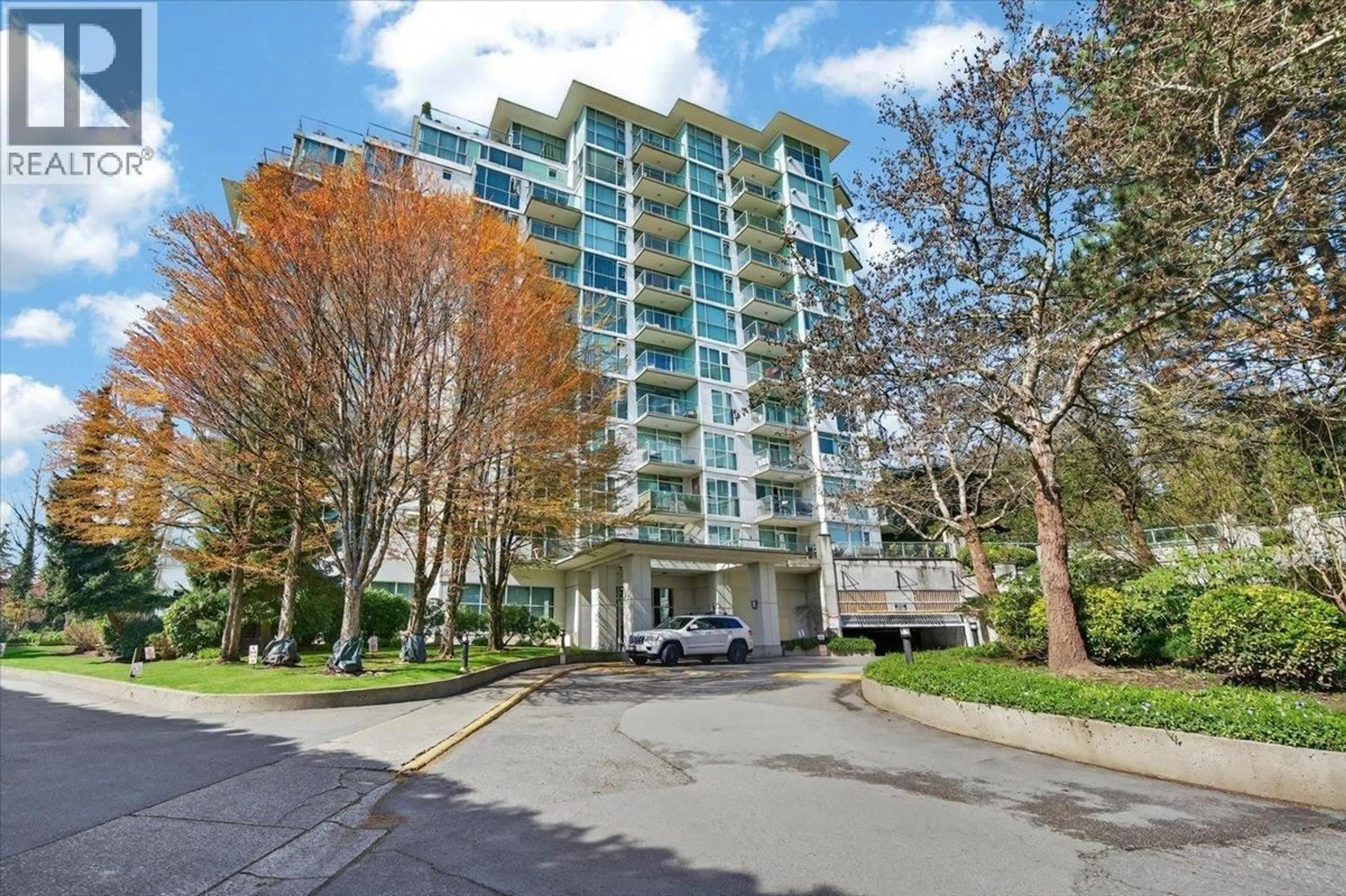 Indoor foyer for 909 - 2733 CHANDLERY PLACE, Vancouver British Columbia V5S4V3