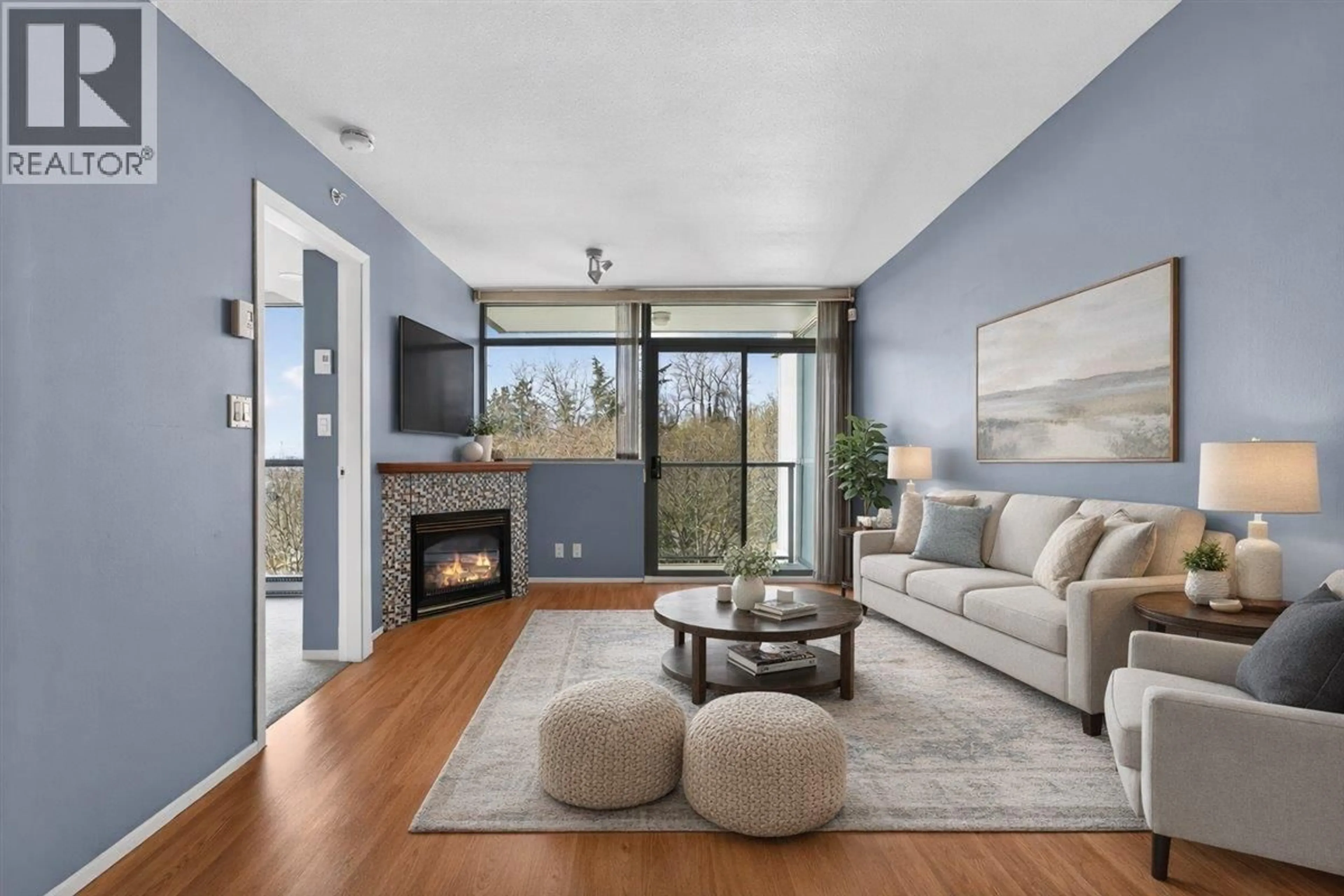 Living room with furniture, unknown for 909 - 2733 CHANDLERY PLACE, Vancouver British Columbia V5S4V3