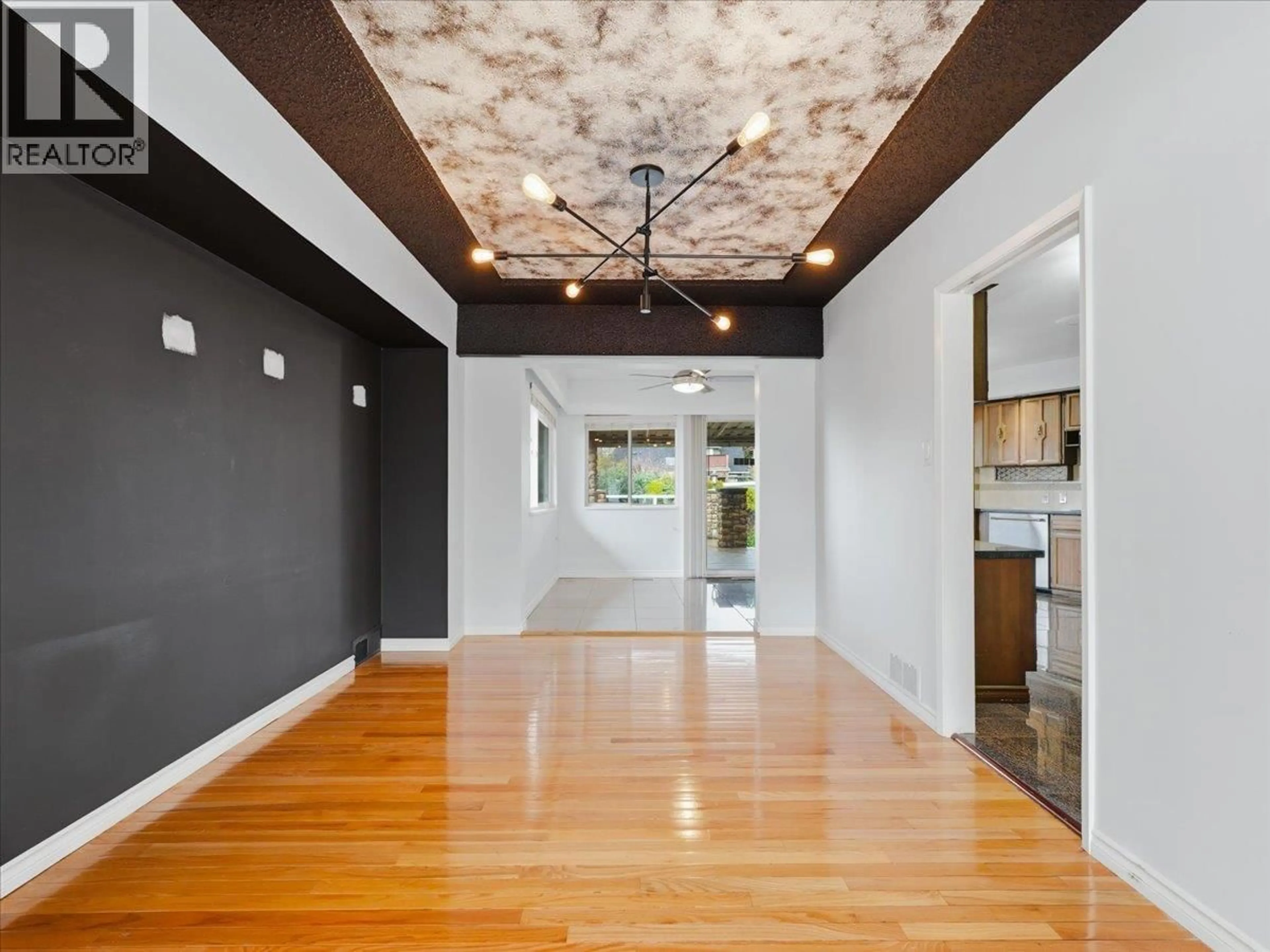 Indoor entryway for 4009 UNION STREET, Burnaby British Columbia V5C2W9