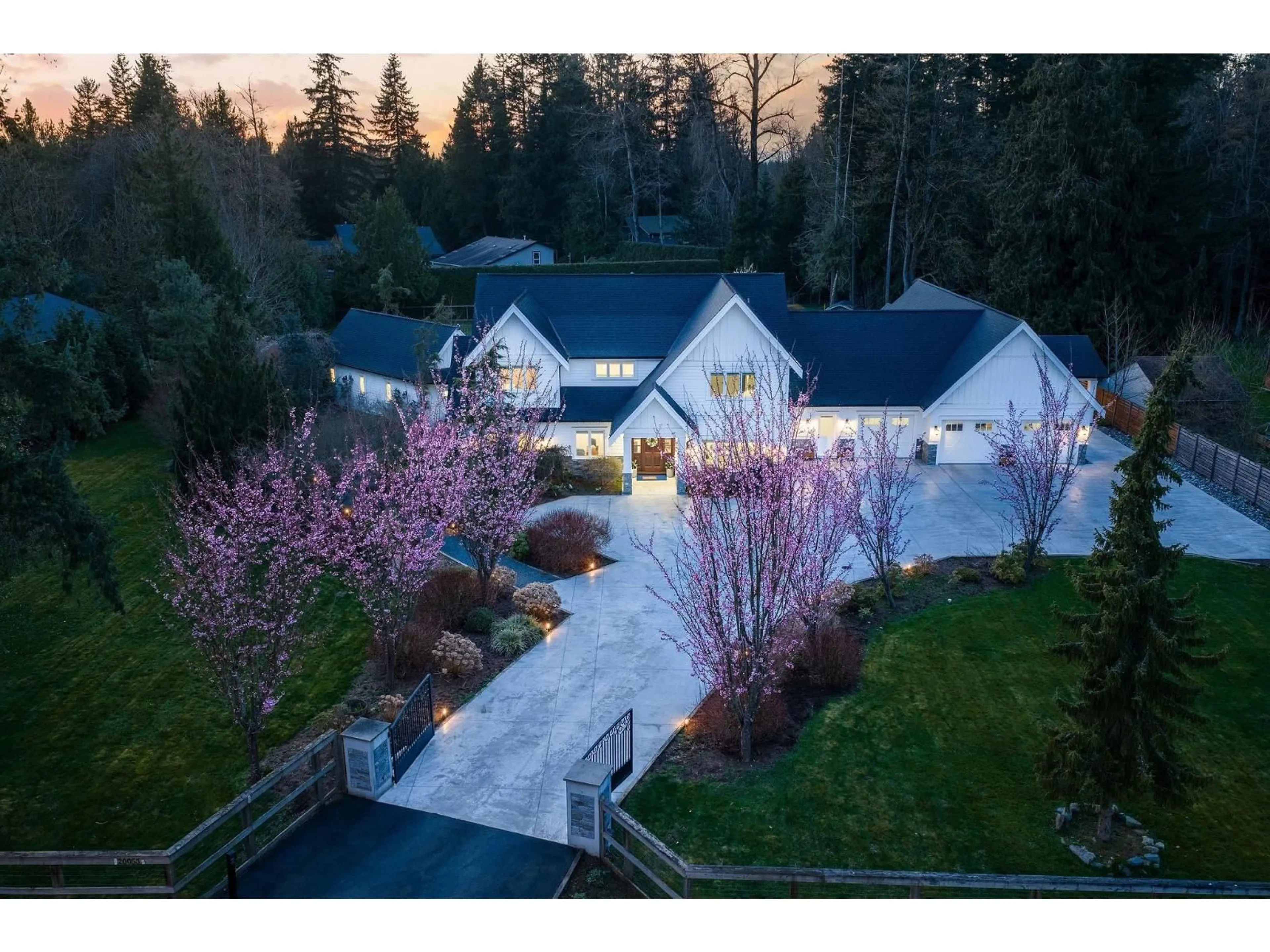 A pic from outside/outdoor area/front of a property/back of a property/a pic from drone, street for 20053 FERNRIDGE CRESCENT, Langley British Columbia V2Z1X5