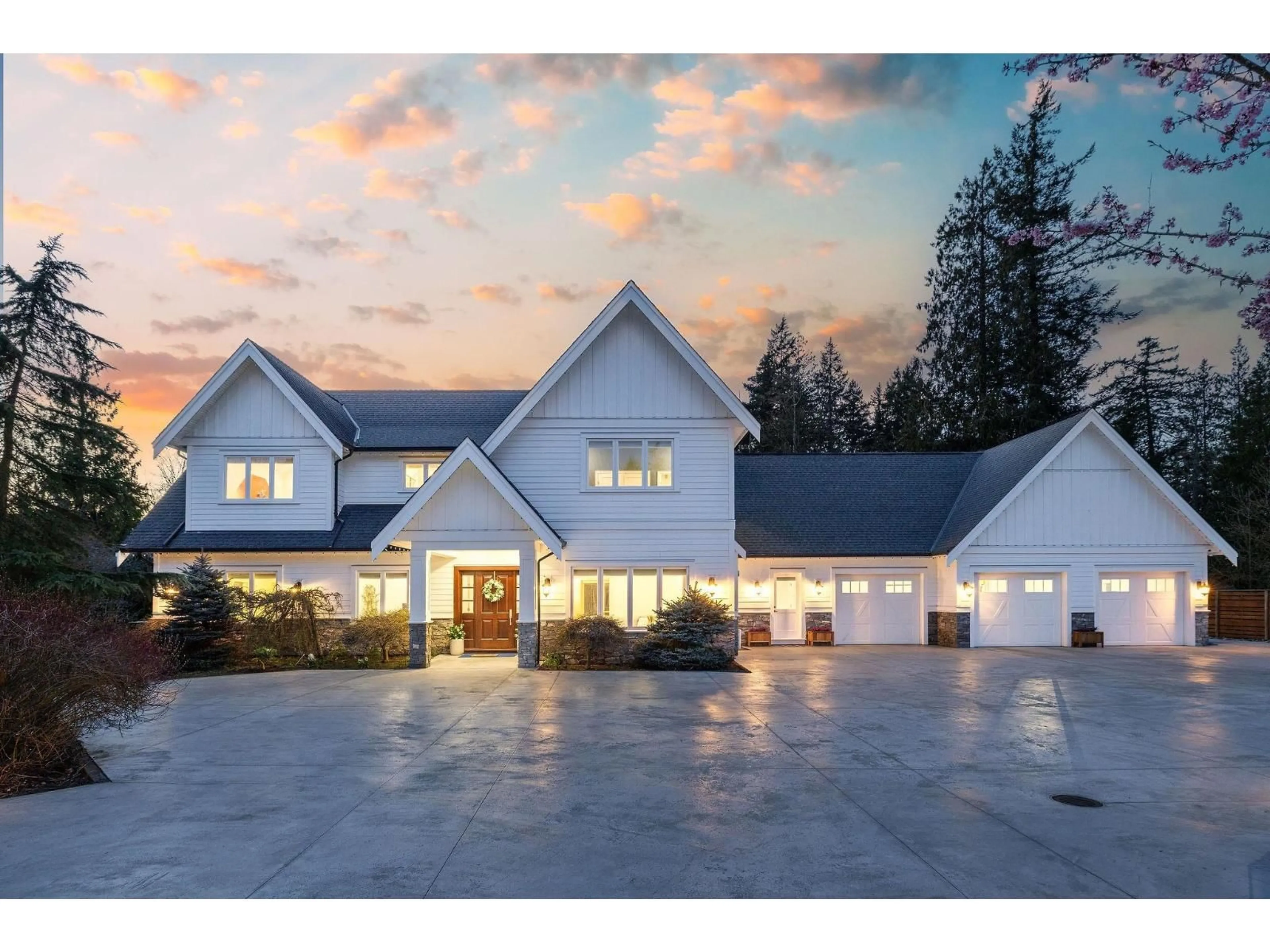 A pic from outside/outdoor area/front of a property/back of a property/a pic from drone, unknown for 20053 FERNRIDGE CRESCENT, Langley British Columbia V2Z1X5