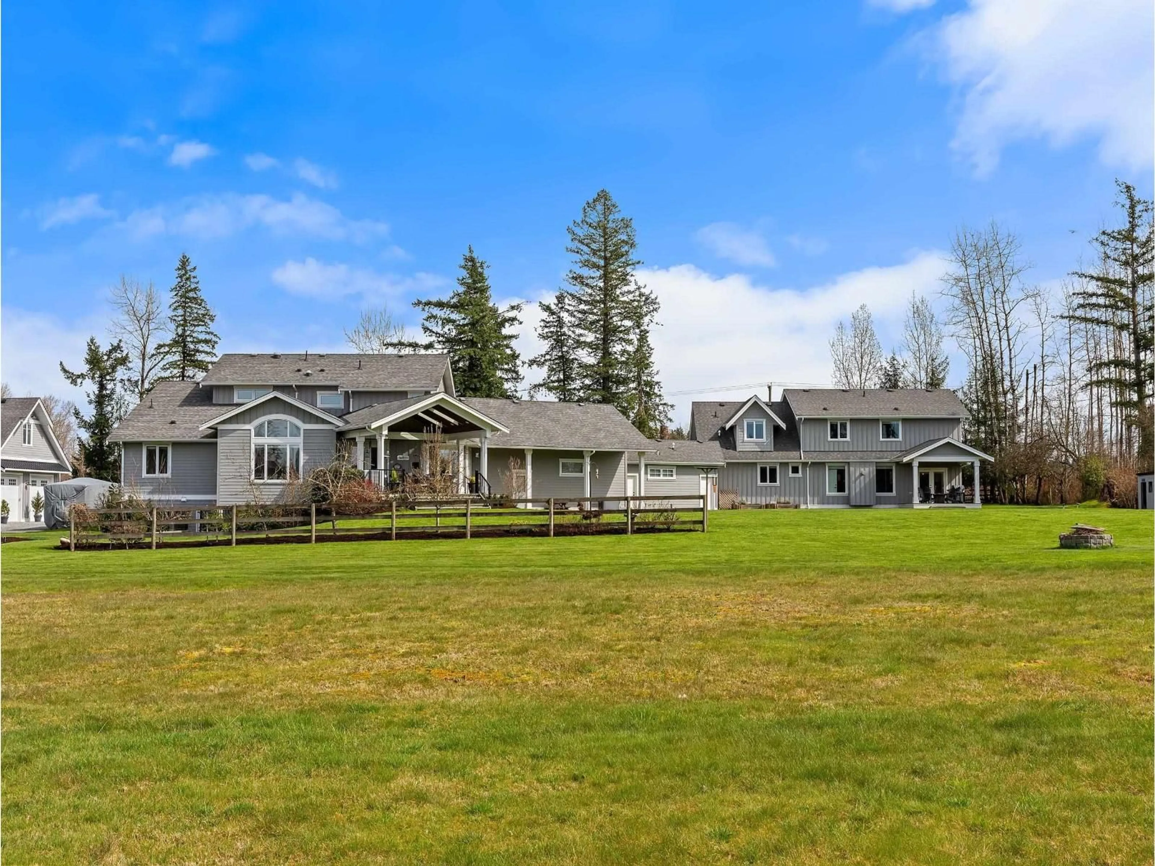 A pic from outside/outdoor area/front of a property/back of a property/a pic from drone, mountain view for 5721 224 STREET, Langley British Columbia V2Y2M1