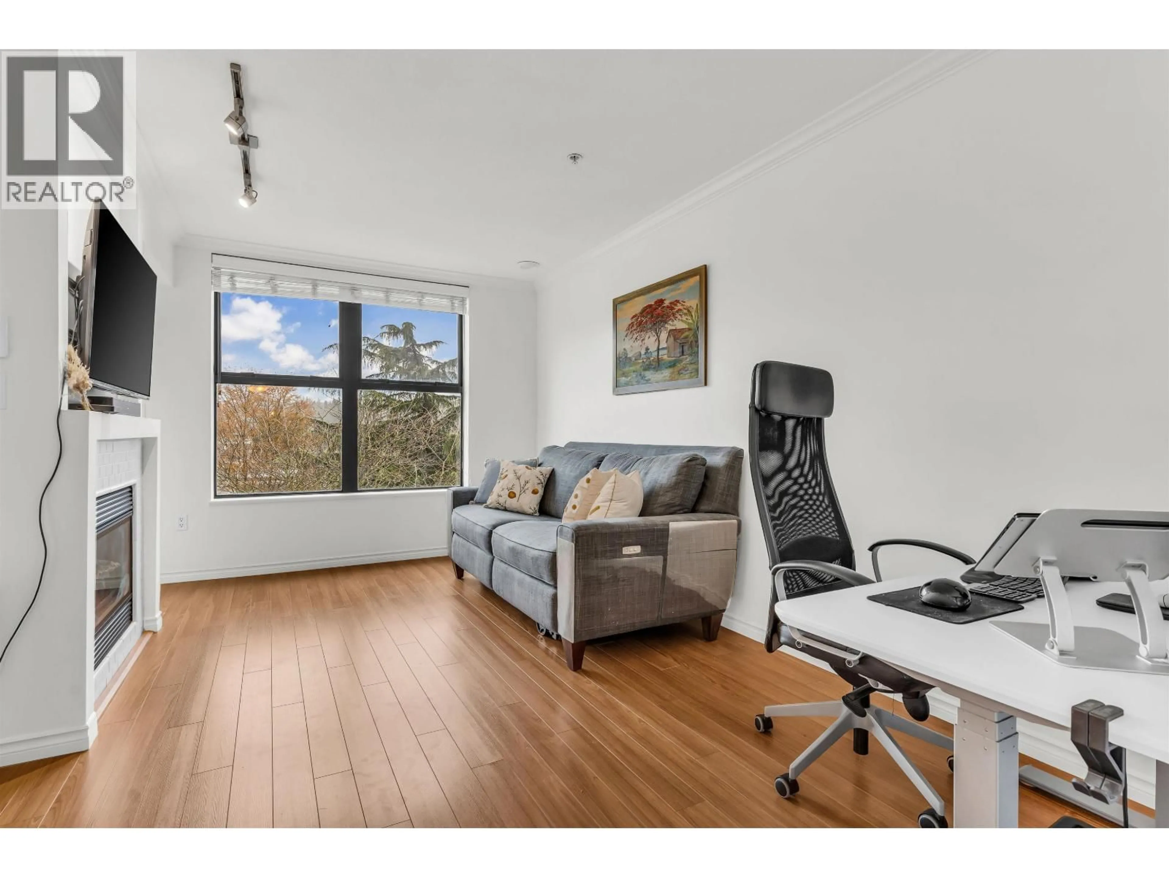 Living room with furniture, wood/laminate floor for 4011 - 84 GRANT STREET, Port Moody British Columbia V3H0B5