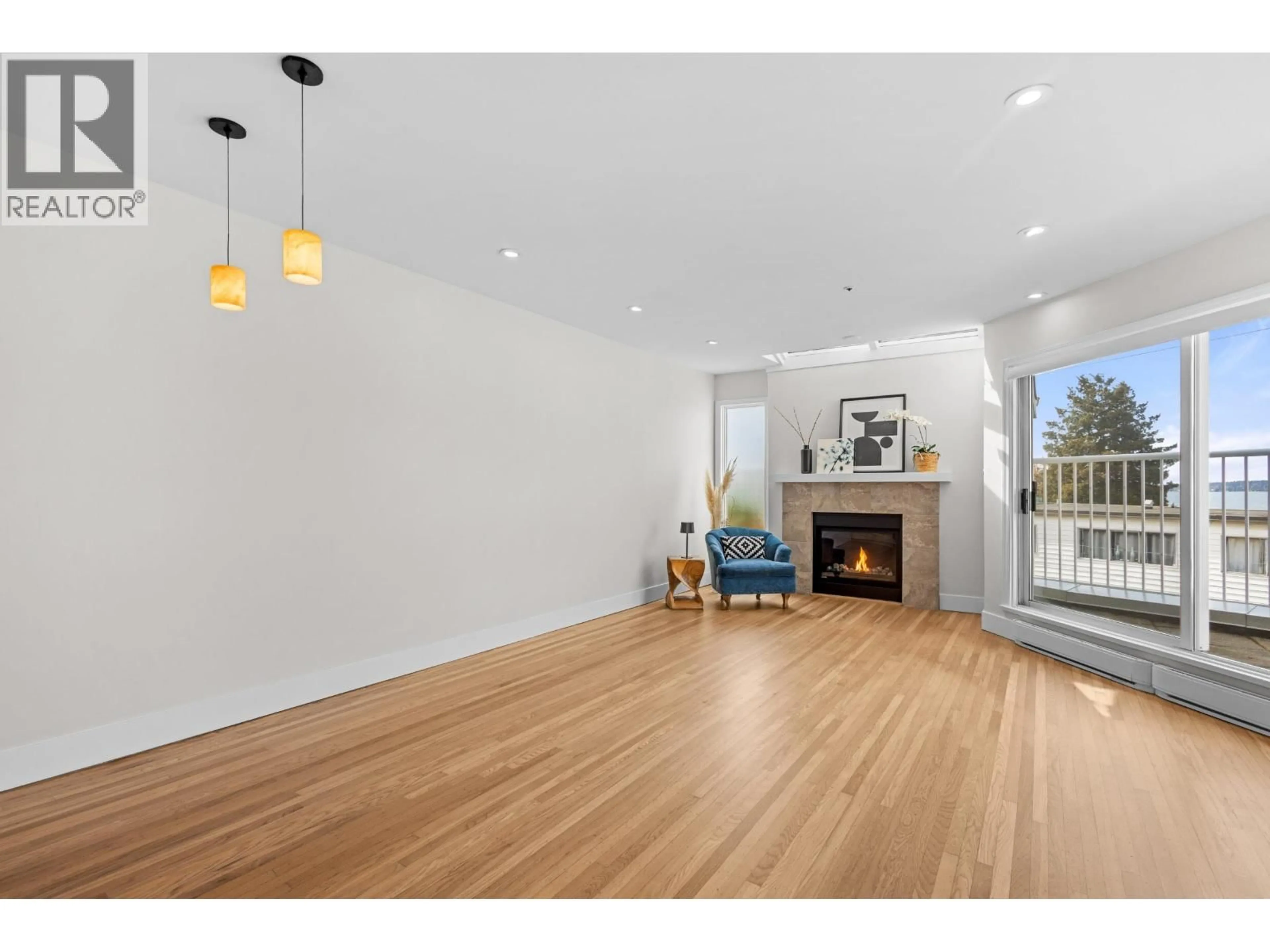 Unknown for 302 - 2215 MCGILL STREET, Vancouver British Columbia V5L1C3