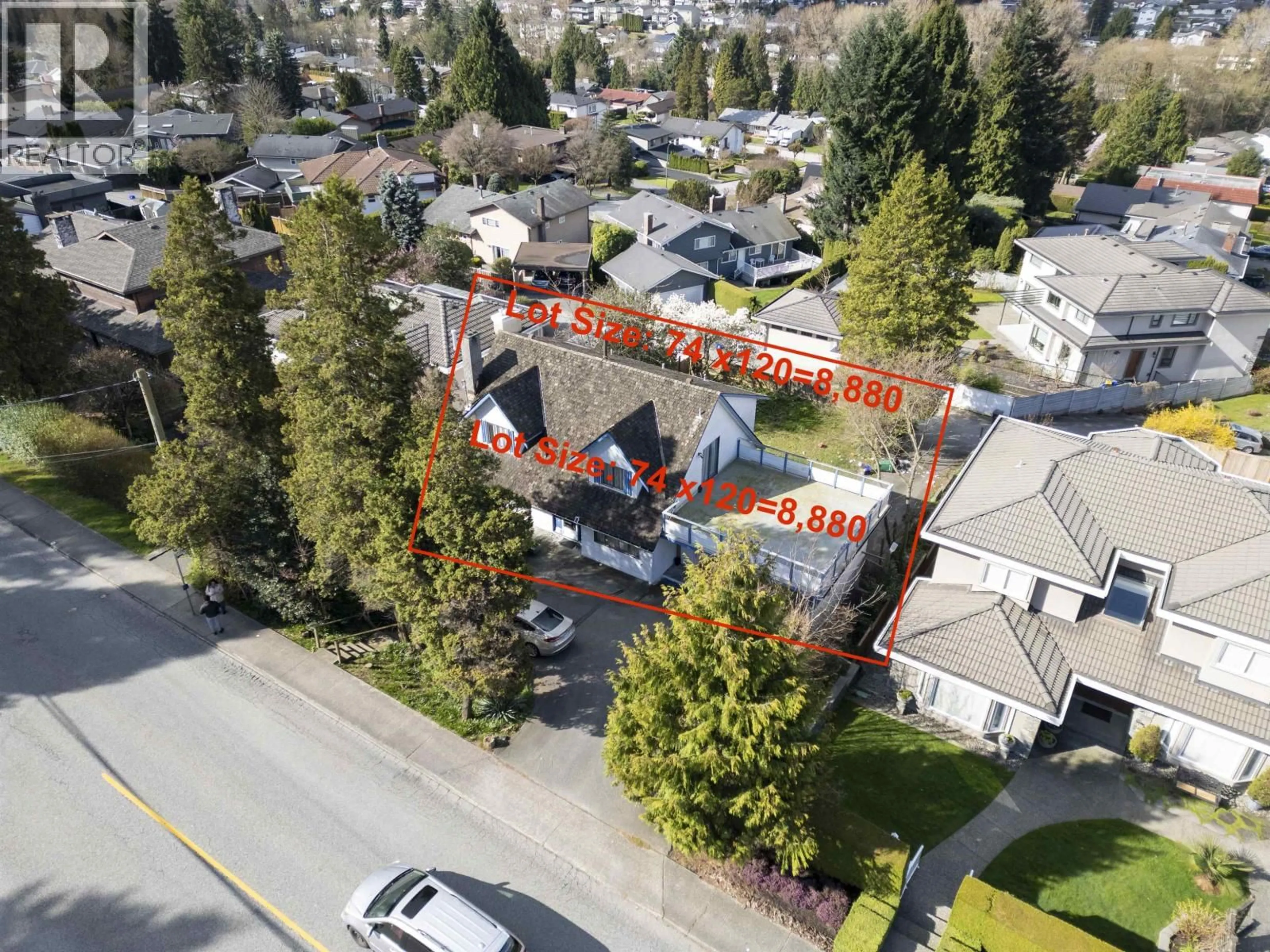 A pic from outside/outdoor area/front of a property/back of a property/a pic from drone, street for 1277 HOLDOM AVENUE, Burnaby British Columbia V5B3V5