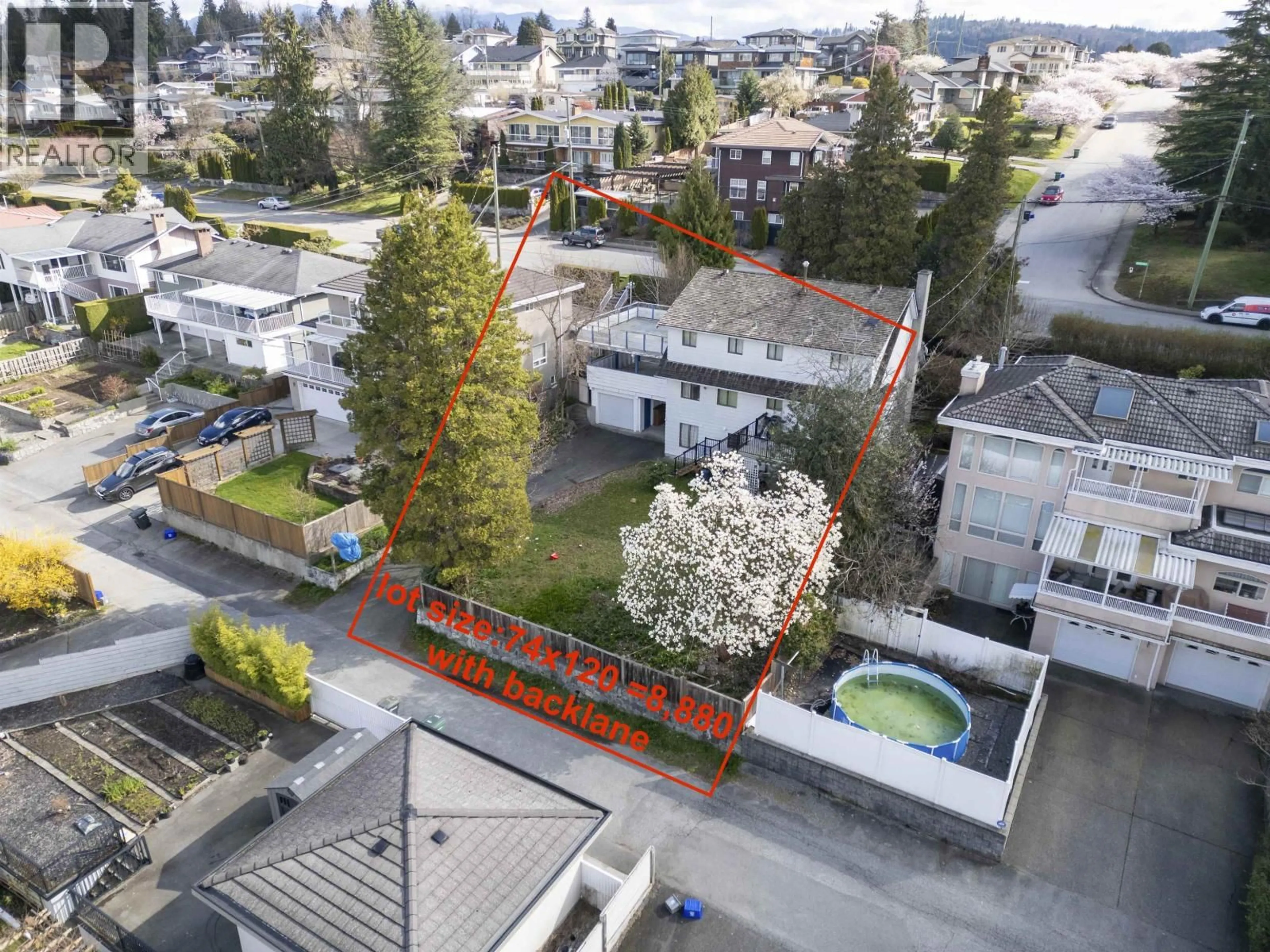 A pic from outside/outdoor area/front of a property/back of a property/a pic from drone, unknown for 1277 HOLDOM AVENUE, Burnaby British Columbia V5B3V5