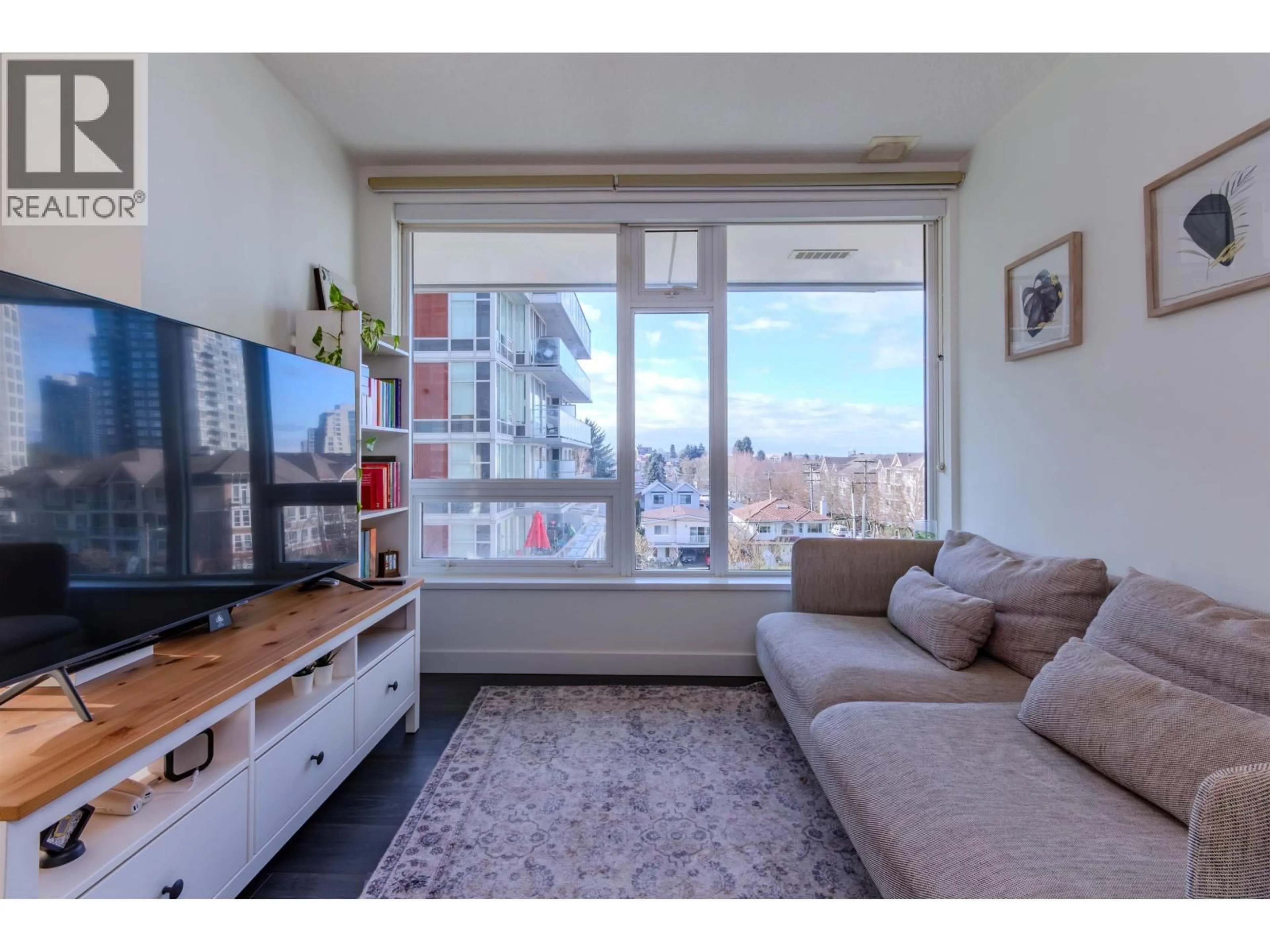 Living room with furniture, unknown for 207 - 5515 BOUNDARY ROAD, Vancouver British Columbia V5R0E3