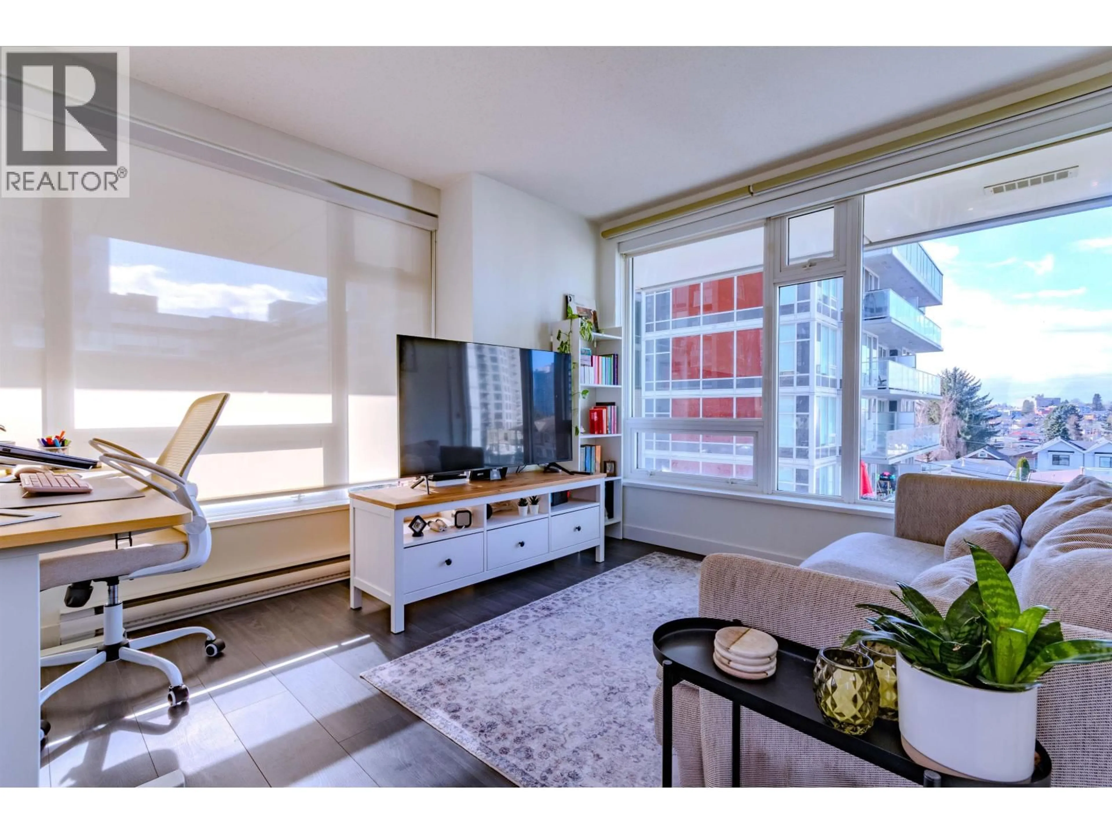 Living room with furniture, unknown for 207 - 5515 BOUNDARY ROAD, Vancouver British Columbia V5R0E3