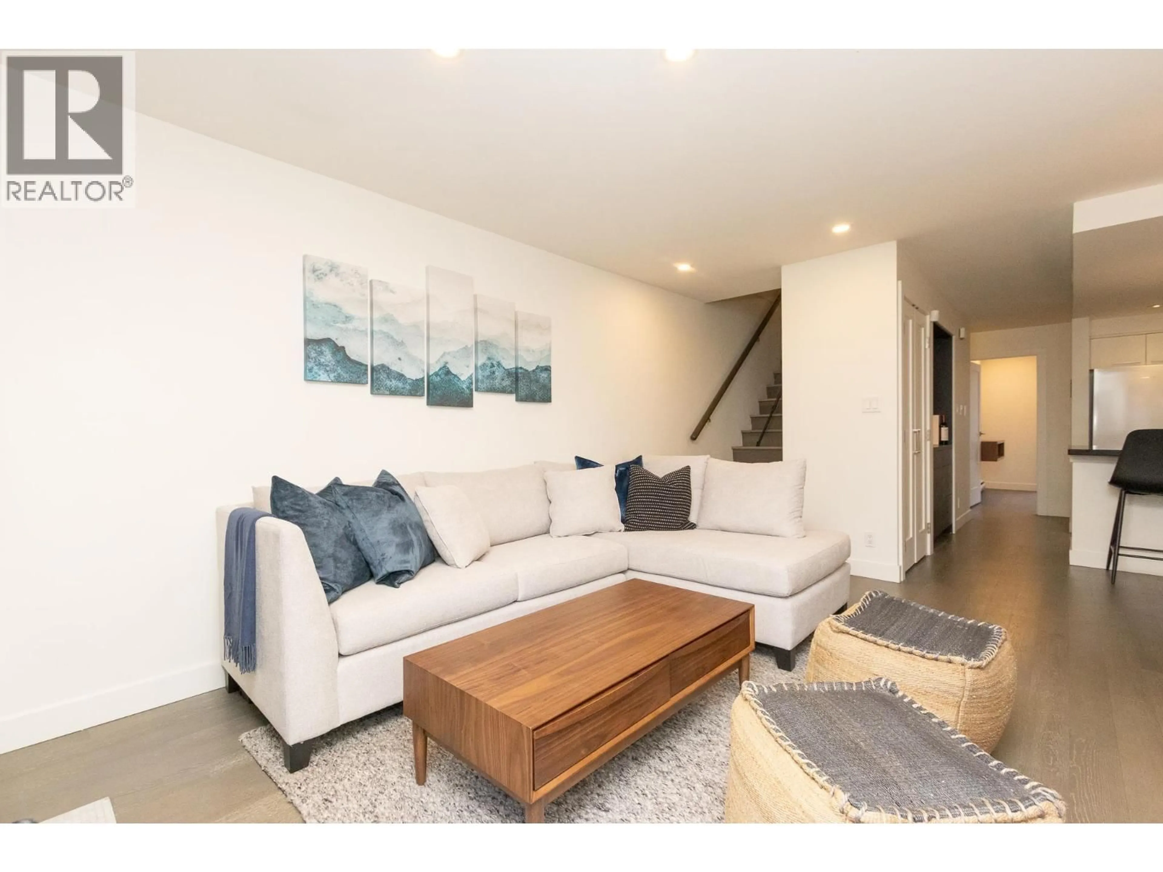 Living room with furniture, wood/laminate floor for 3062 WILLOW STREET, Vancouver British Columbia V5Z3P3