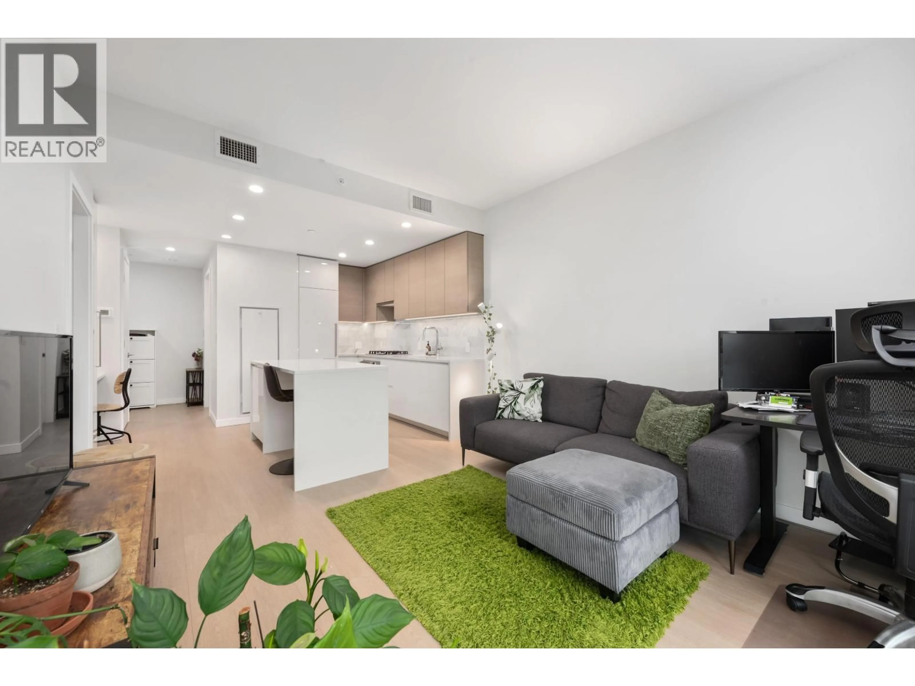 Living room with furniture, unknown for 1301 - 2186 GILMORE AVENUE, Burnaby British Columbia V5C0N7