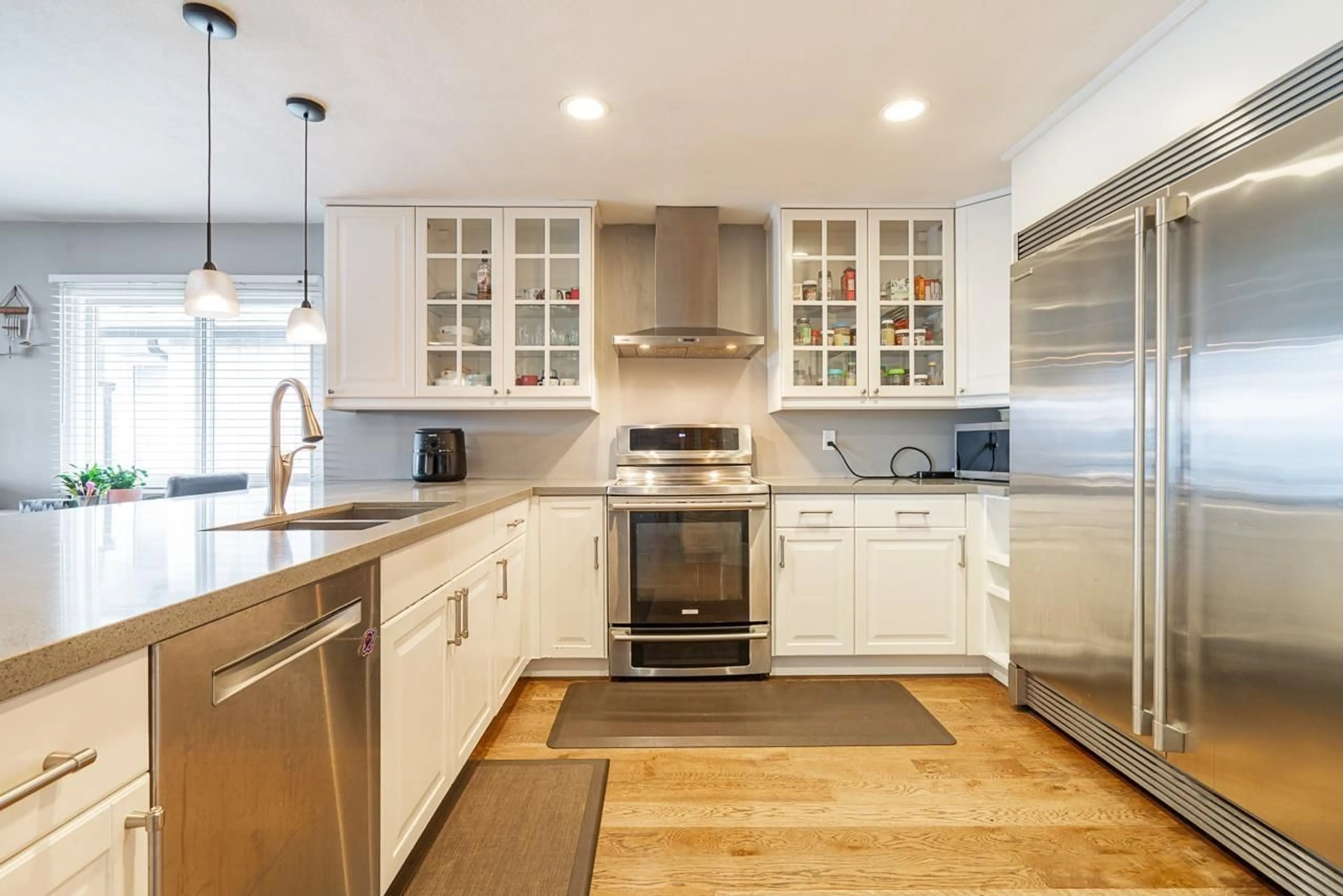 Contemporary kitchen, unknown for 2262 WILLOUGHBY WAY, Langley British Columbia V2Y1C1