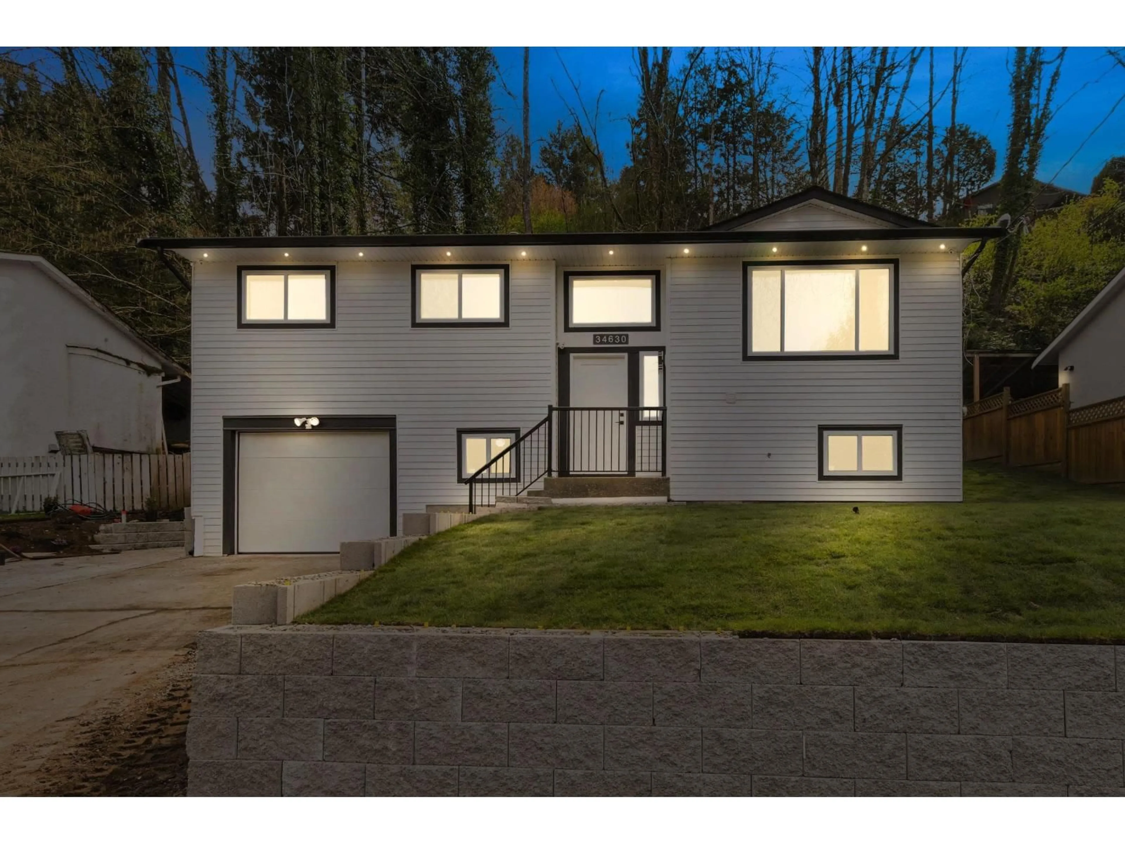 Home with vinyl exterior material, street for 34630 IMMEL STREET, Abbotsford British Columbia V2S4T7