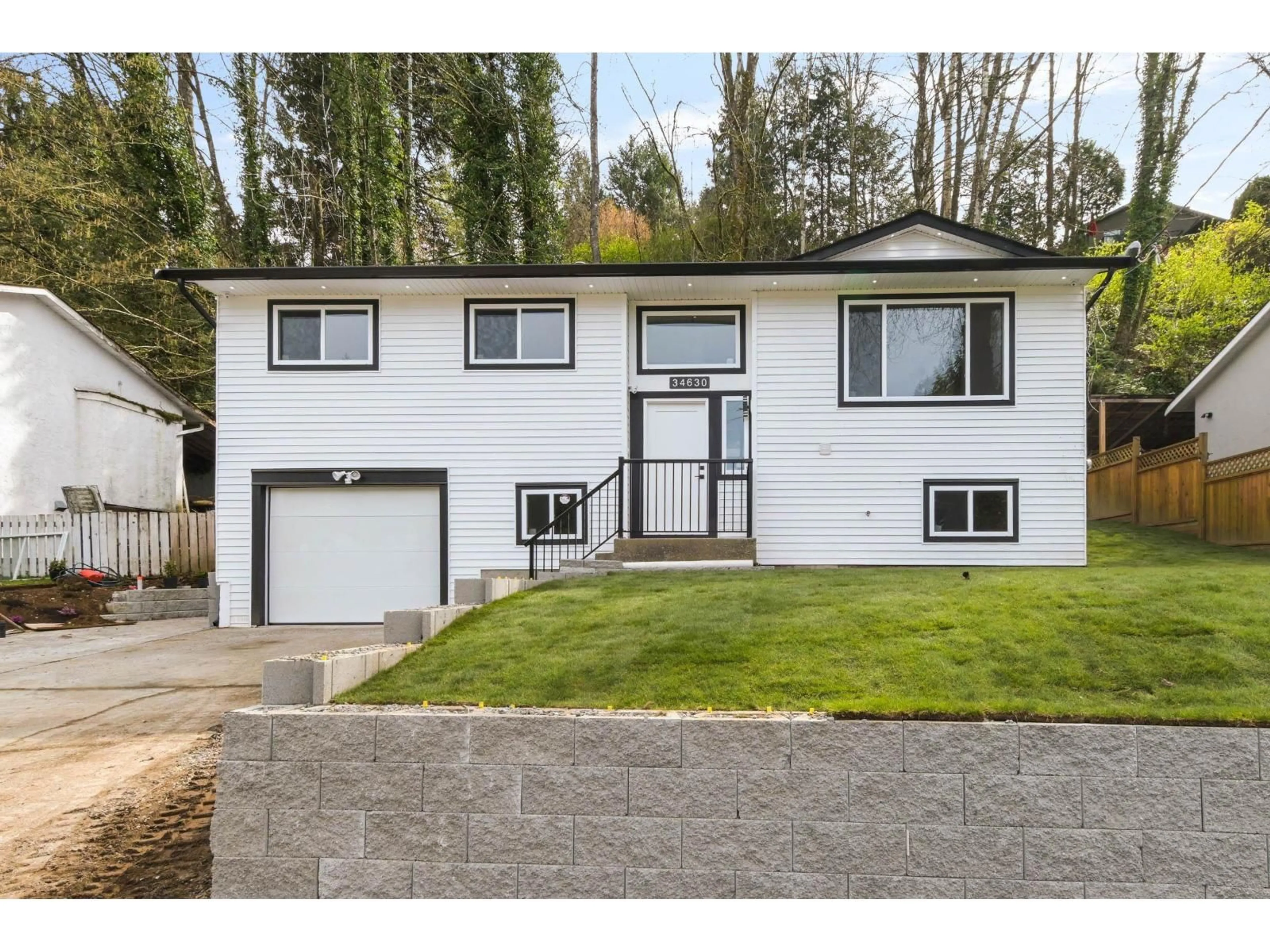 Home with vinyl exterior material, street for 34630 IMMEL STREET, Abbotsford British Columbia V2S4T7